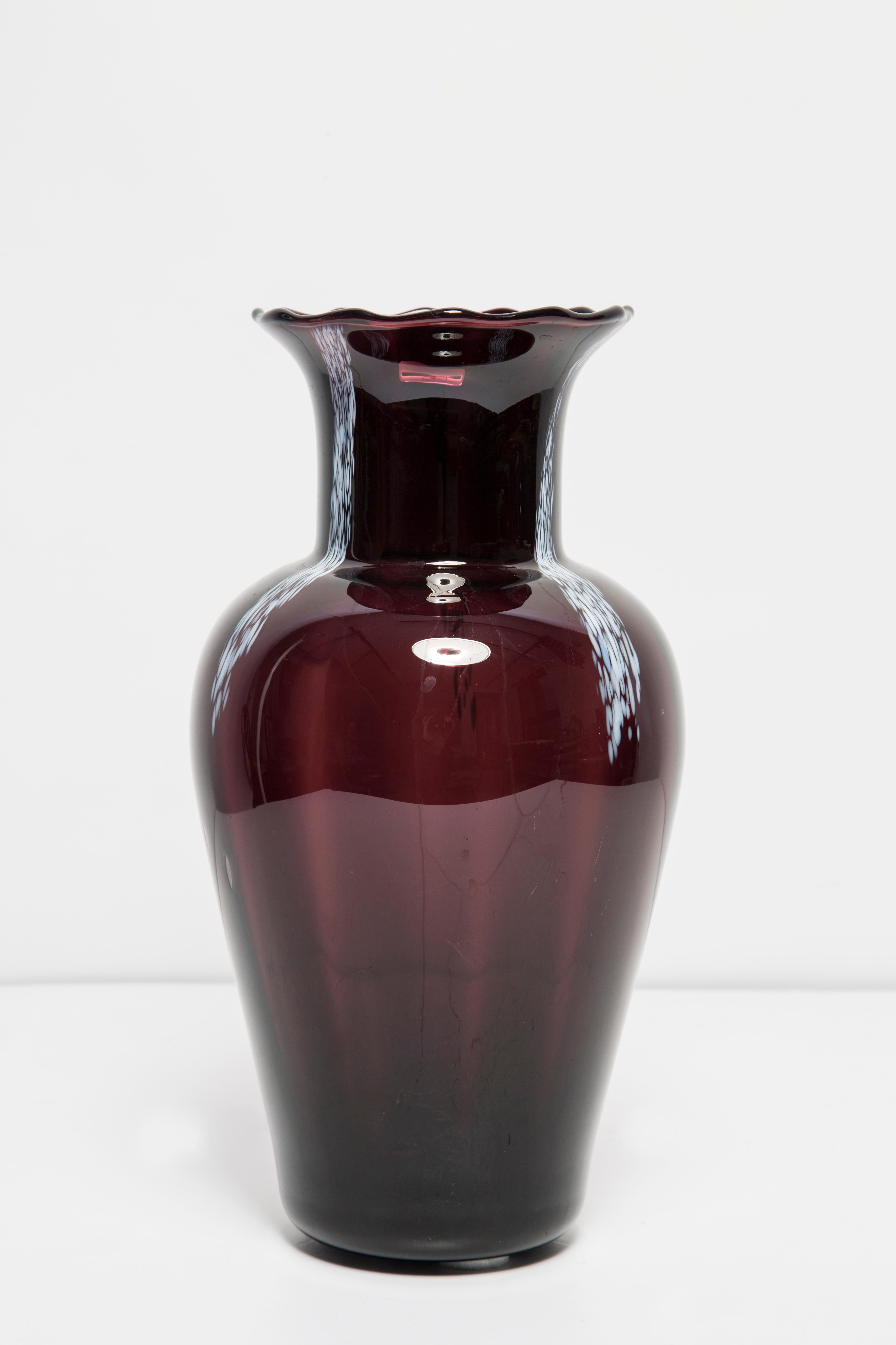 Mid Century Vintage Dark Red Artistic Glass Vase, Europe, 1970s In Good Condition For Sale In 05-080 Hornowek, PL
