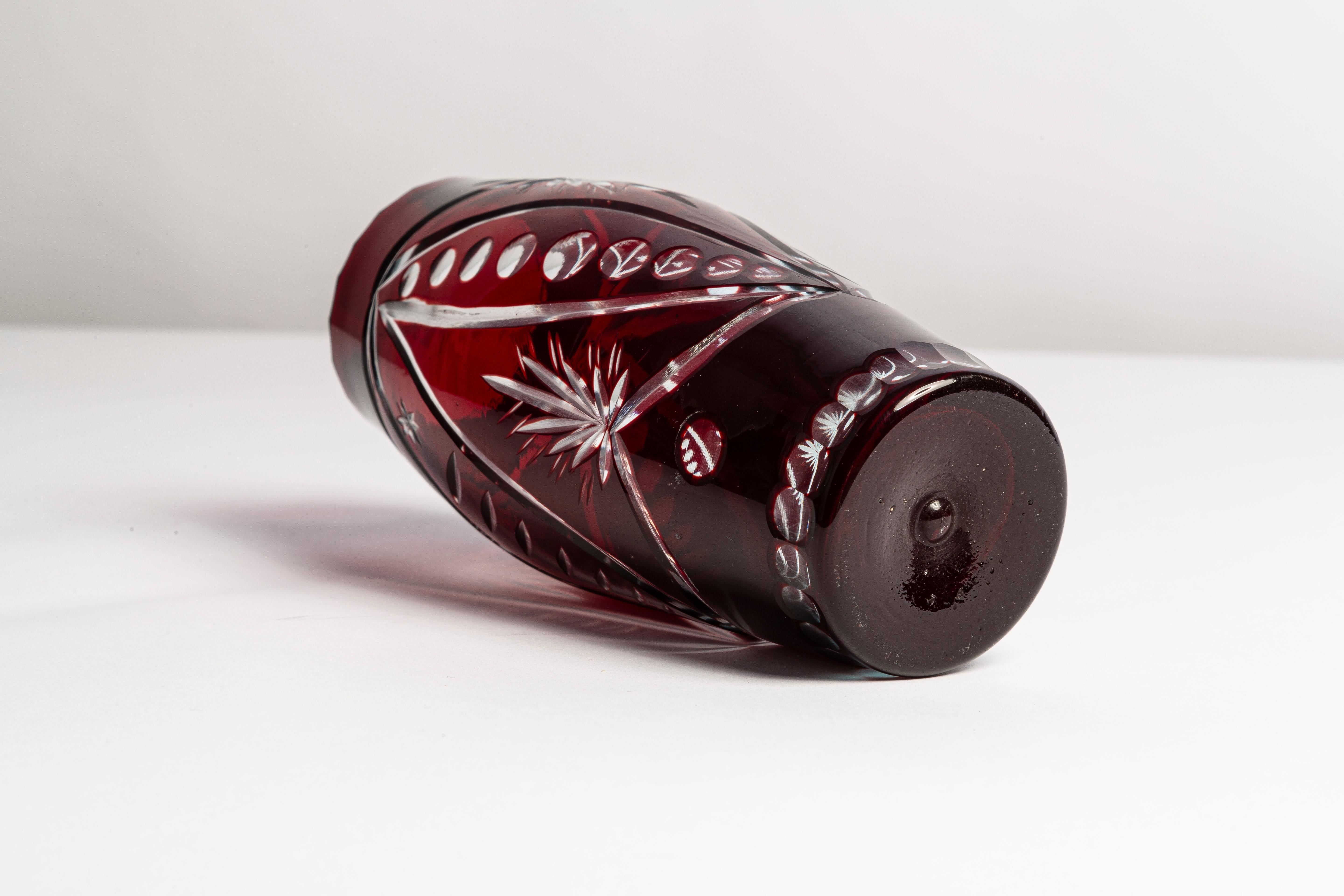 Mid Century Vintage Dark Red Small Crystal Glass Vase, Europe, 1960s For Sale 1