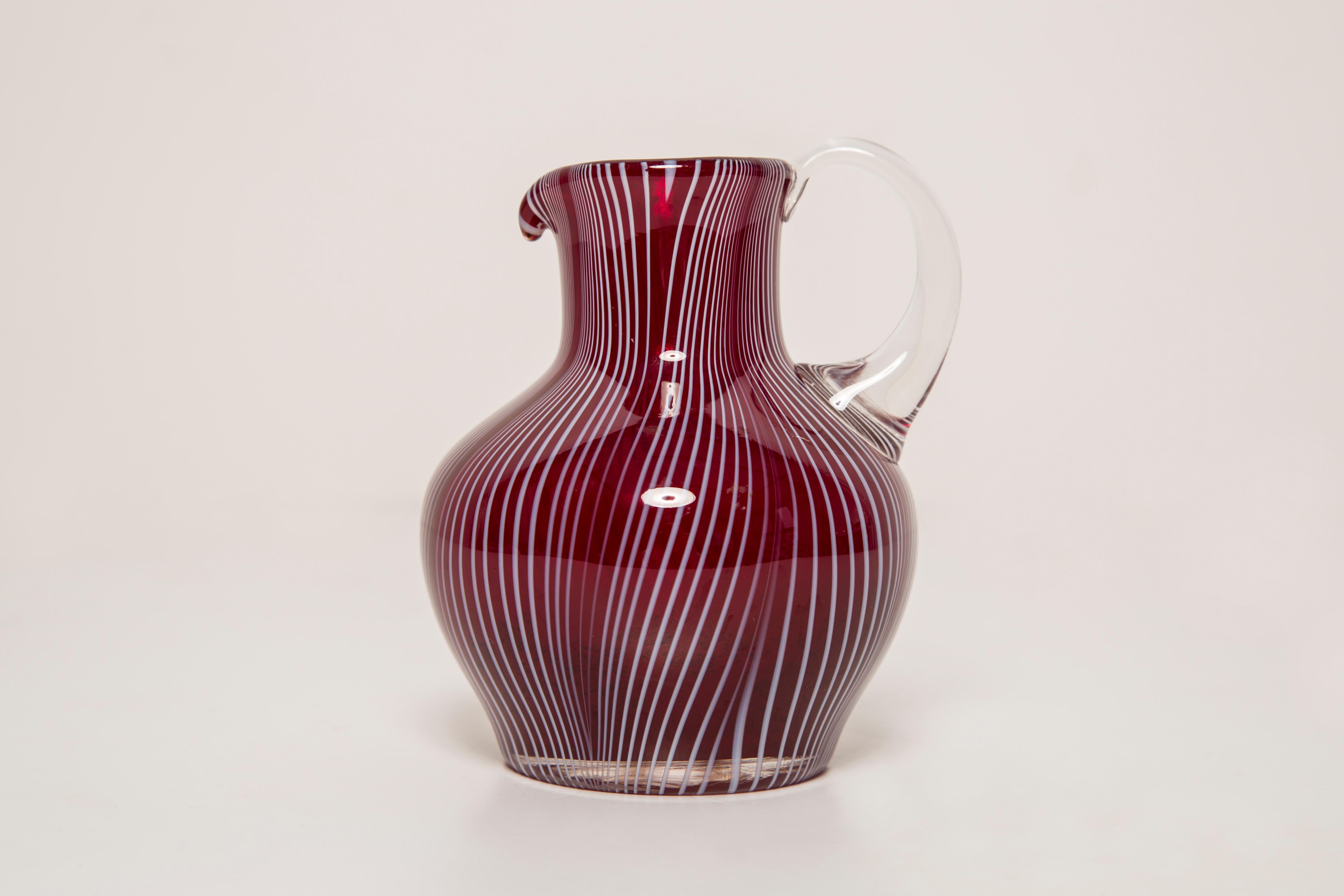 Midcentury Vintage Dark Red Small Vase, Europe, 1960s In Good Condition For Sale In 05-080 Hornowek, PL