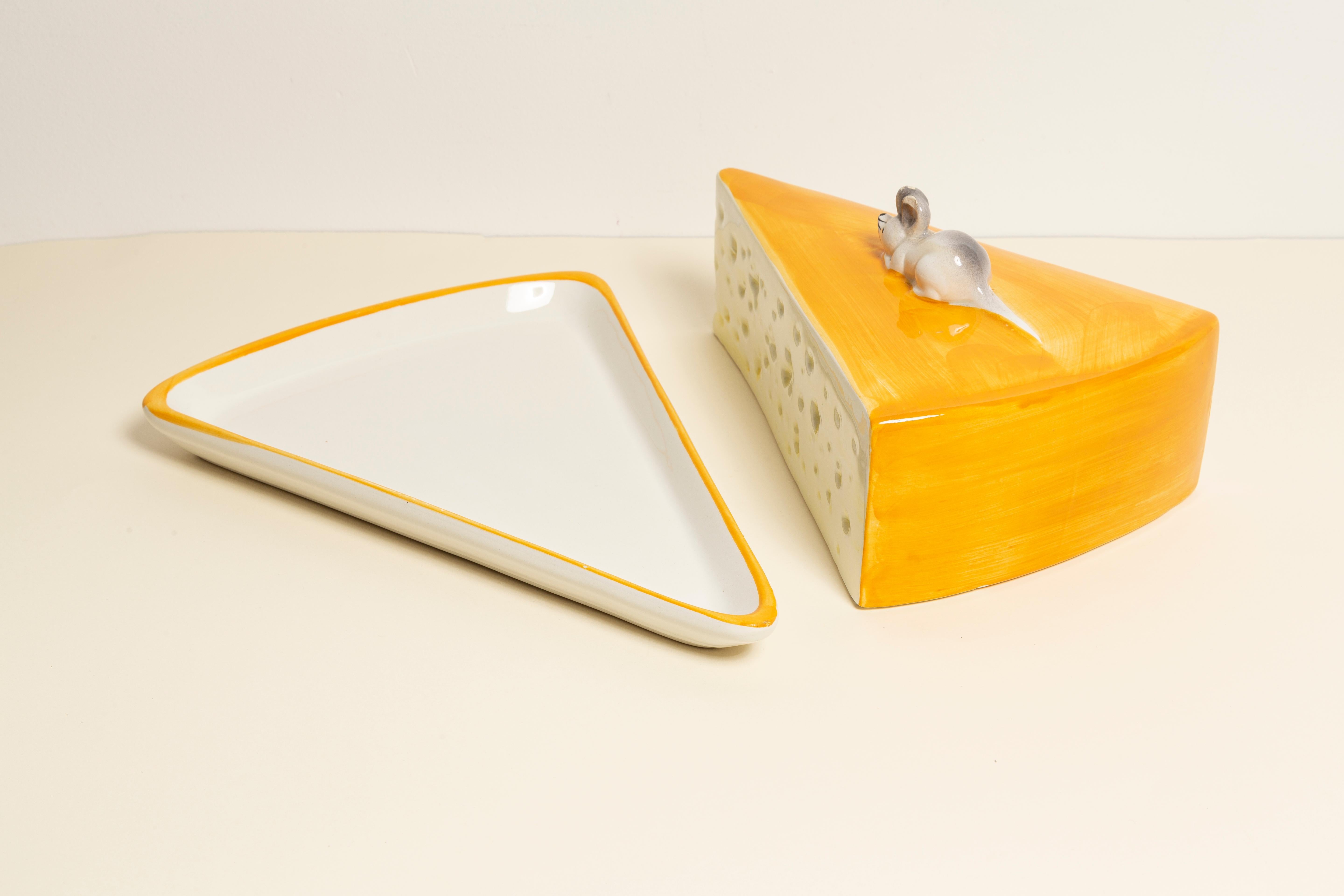 Midcentury Vintage Decorative Porcelain Cheese Plate with Mouse, Italy, 1970s For Sale 4