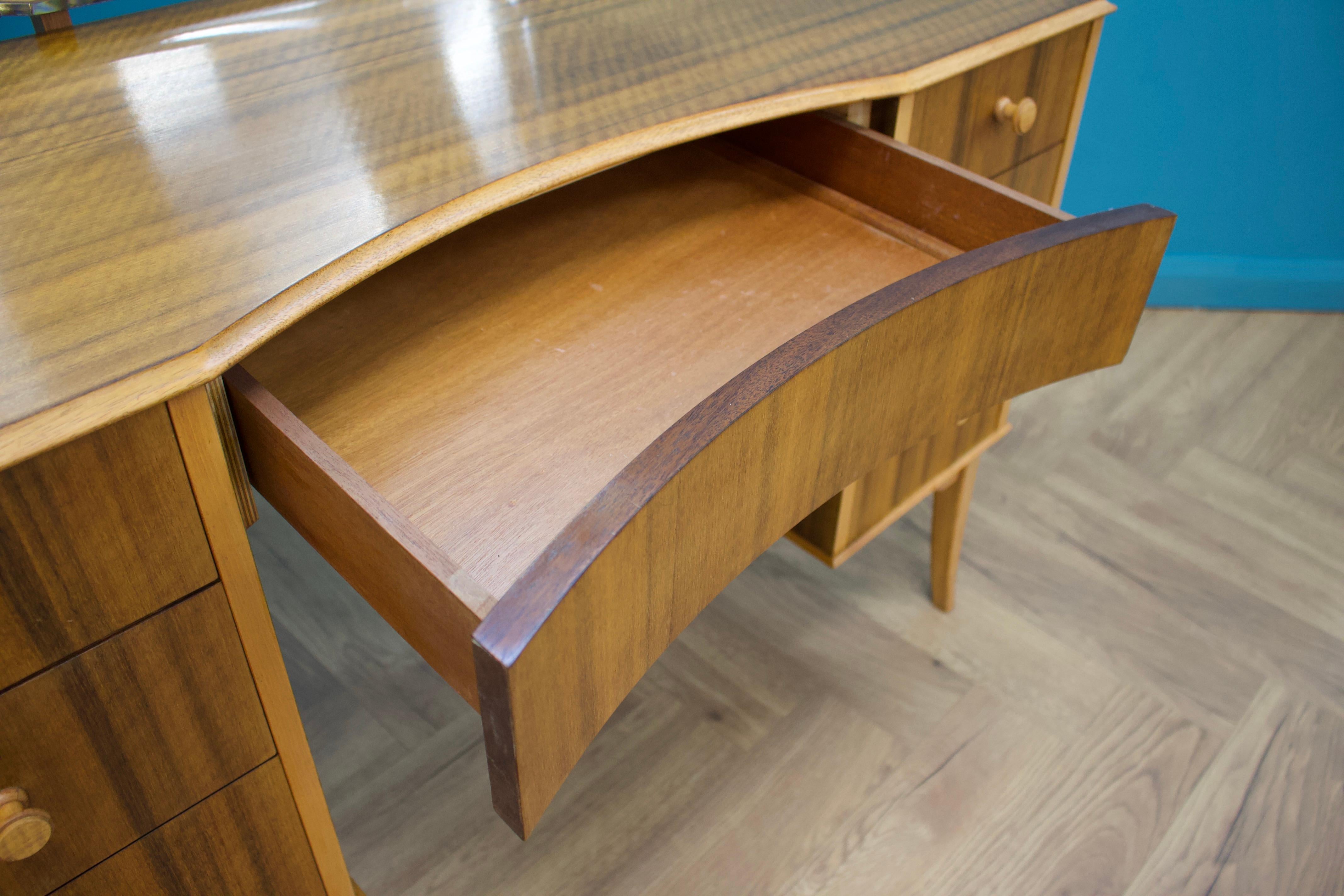 Mid Century Vintage Dressing Table in Walnut from Heals, 1960s In Good Condition In South Shields, GB