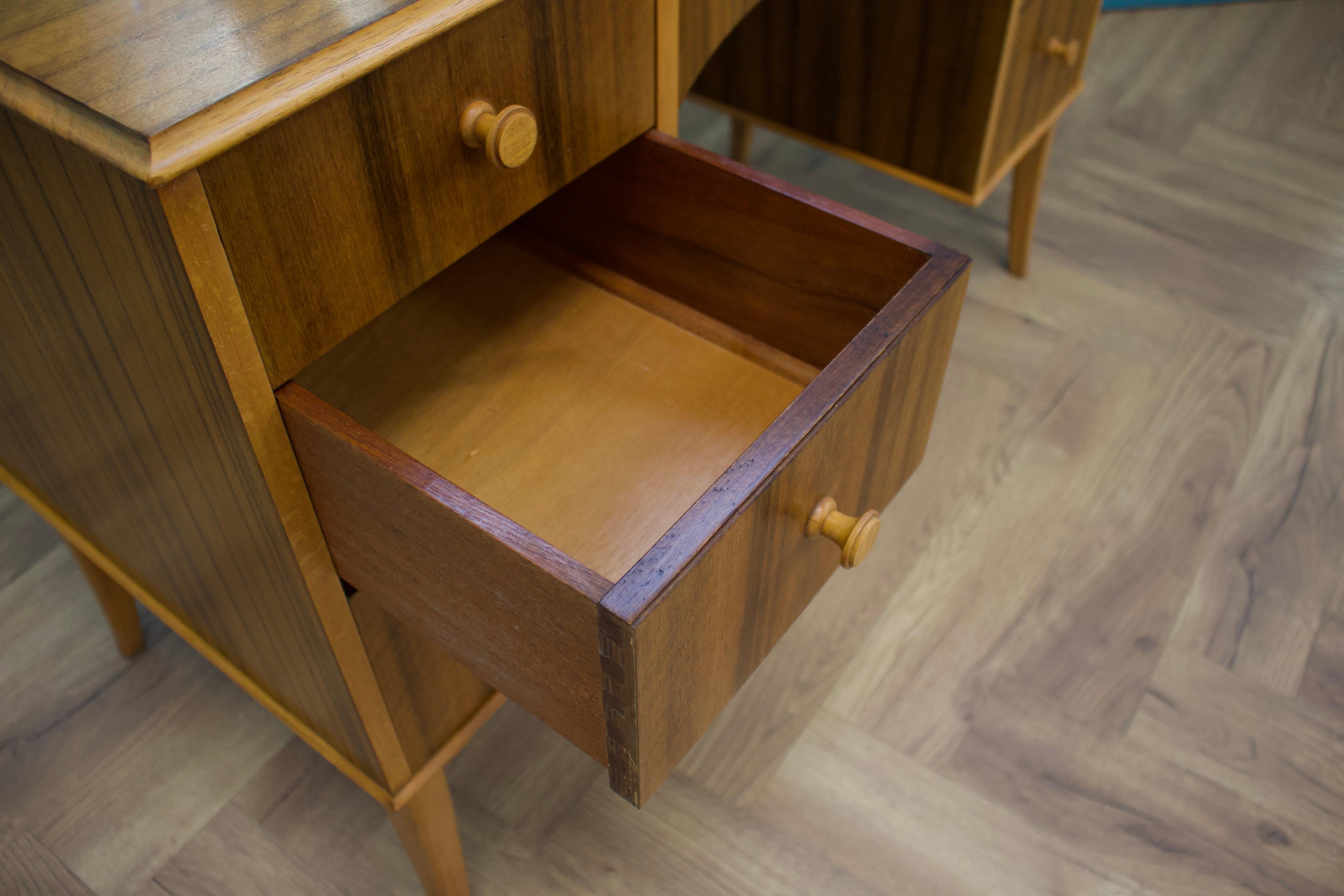 Mid Century Vintage Dressing Table in Walnut from Heals, 1960s For Sale 1
