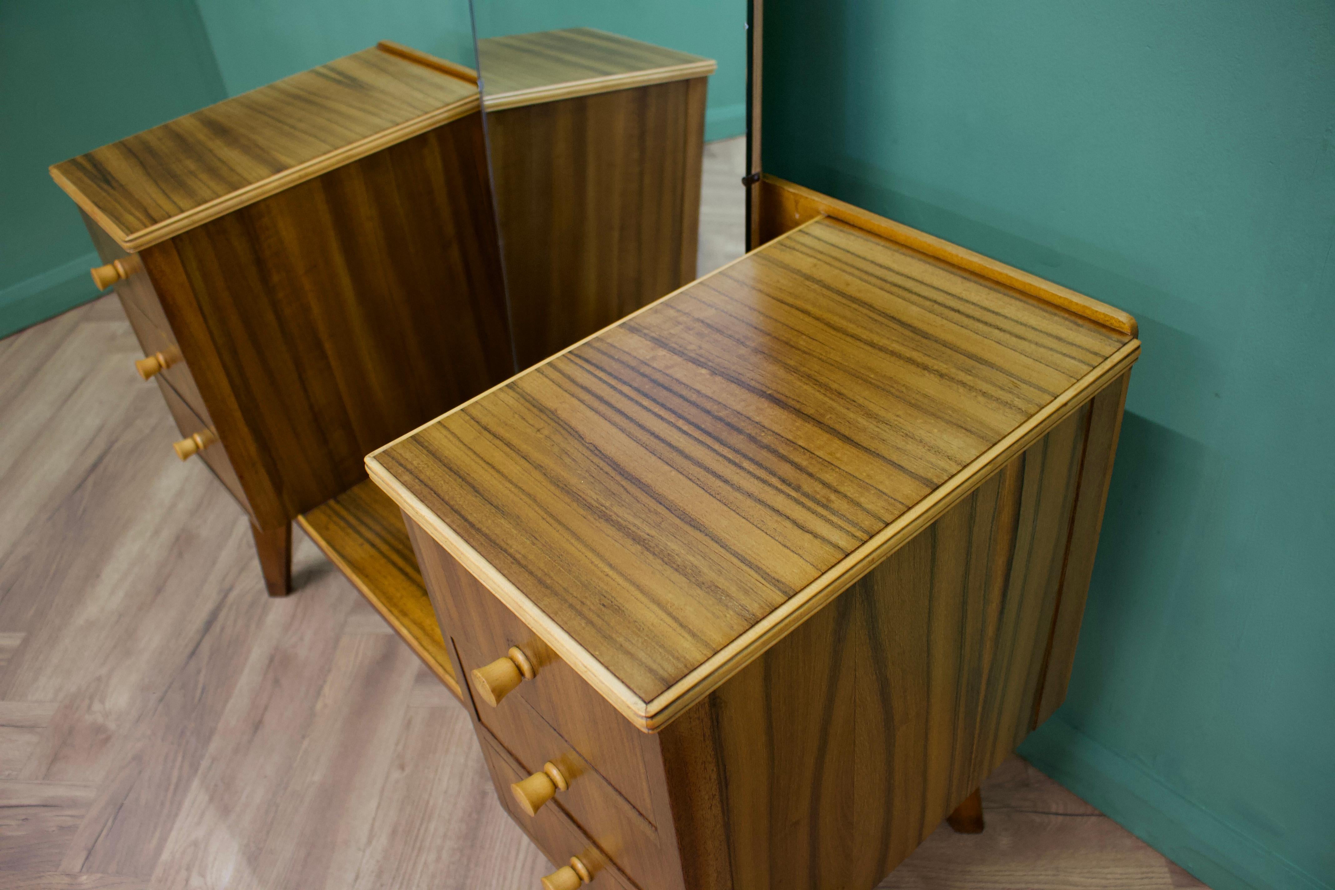 Mid Century Vintage Dressing Table in Walnut from Morris of Glasgow, 1950s In Good Condition For Sale In South Shields, GB