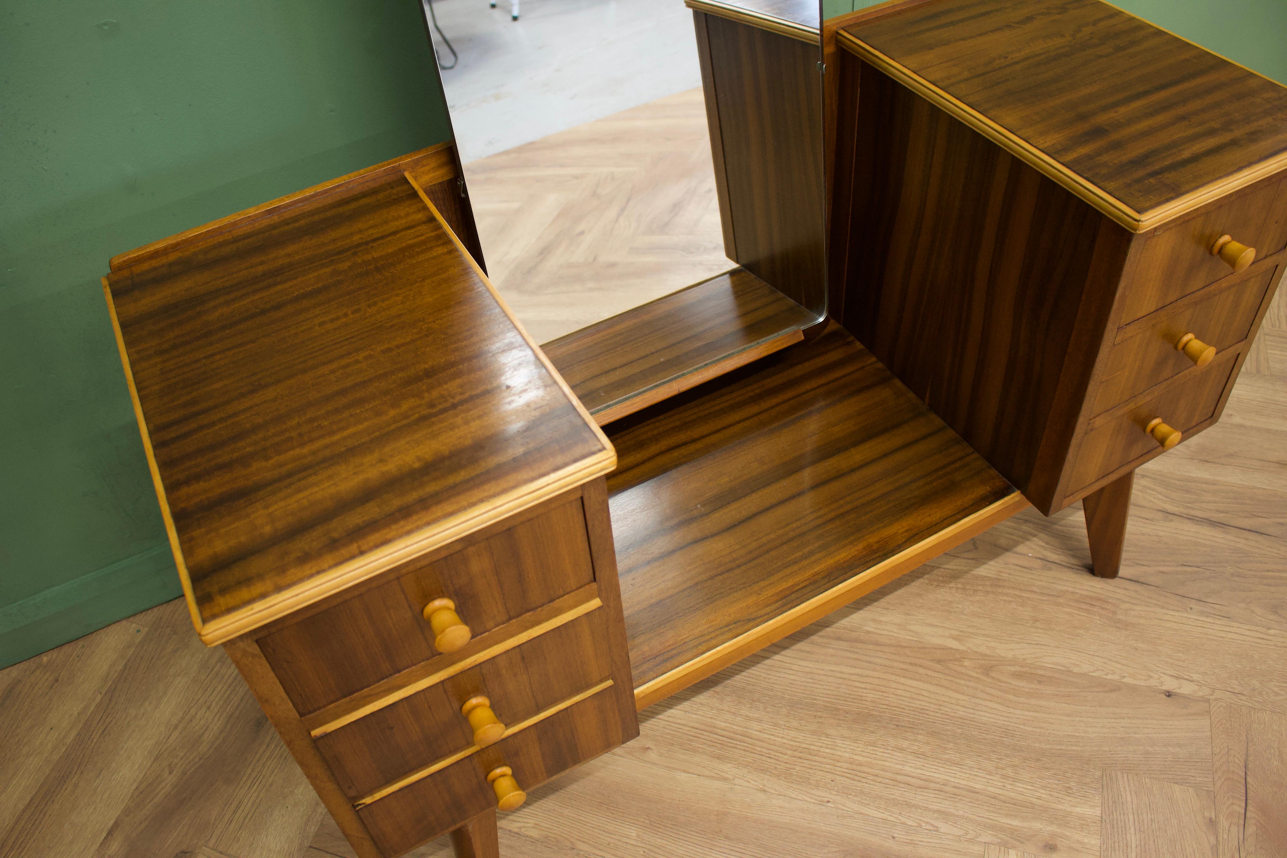 Mid Century Vintage Dressing Table in Walnut from Morris of Glasgow, 1950s For Sale 1