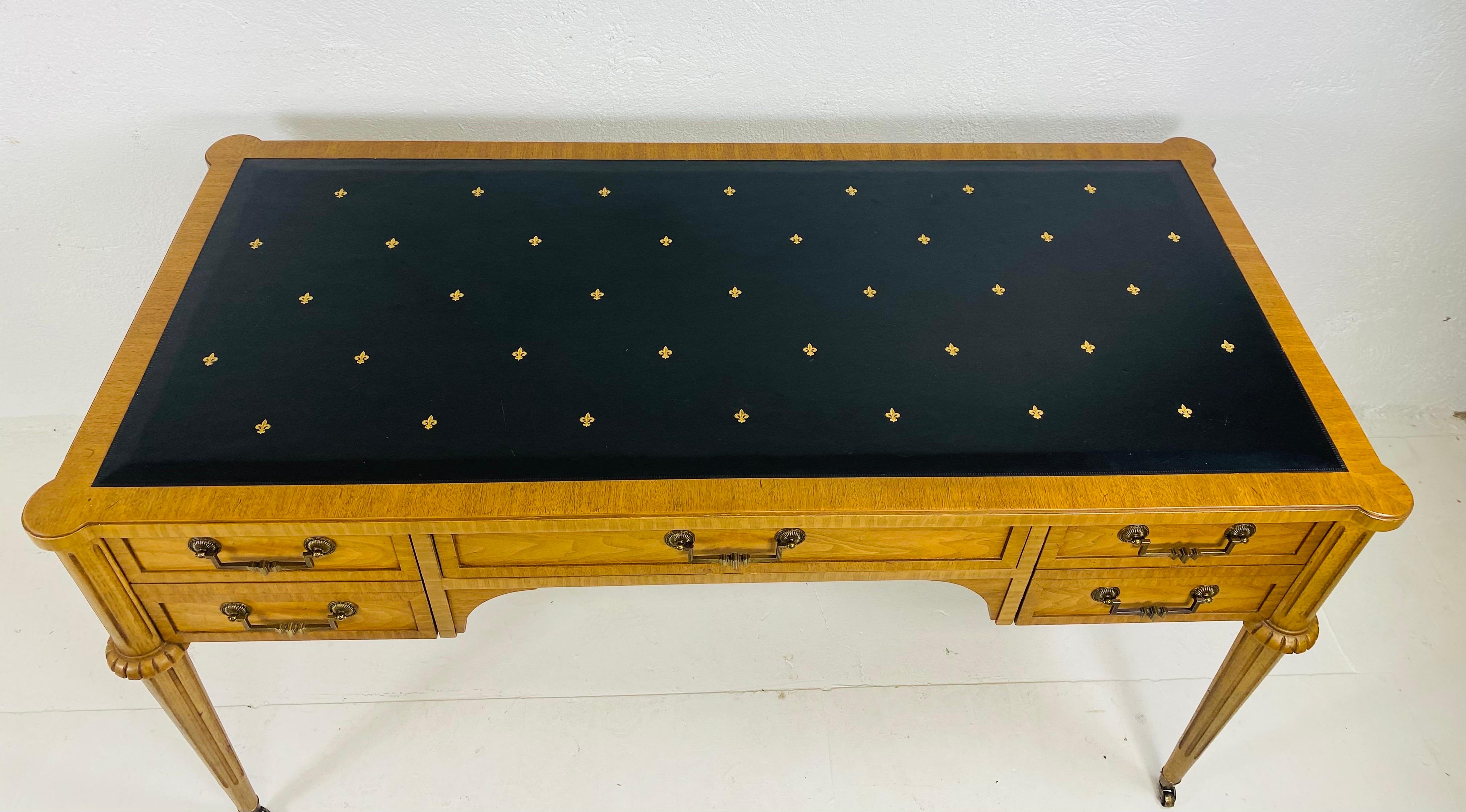 Milieu du XXe siècle Bureau en cuir de style empire français vintage Drexel du milieu du siècle dernier en vente