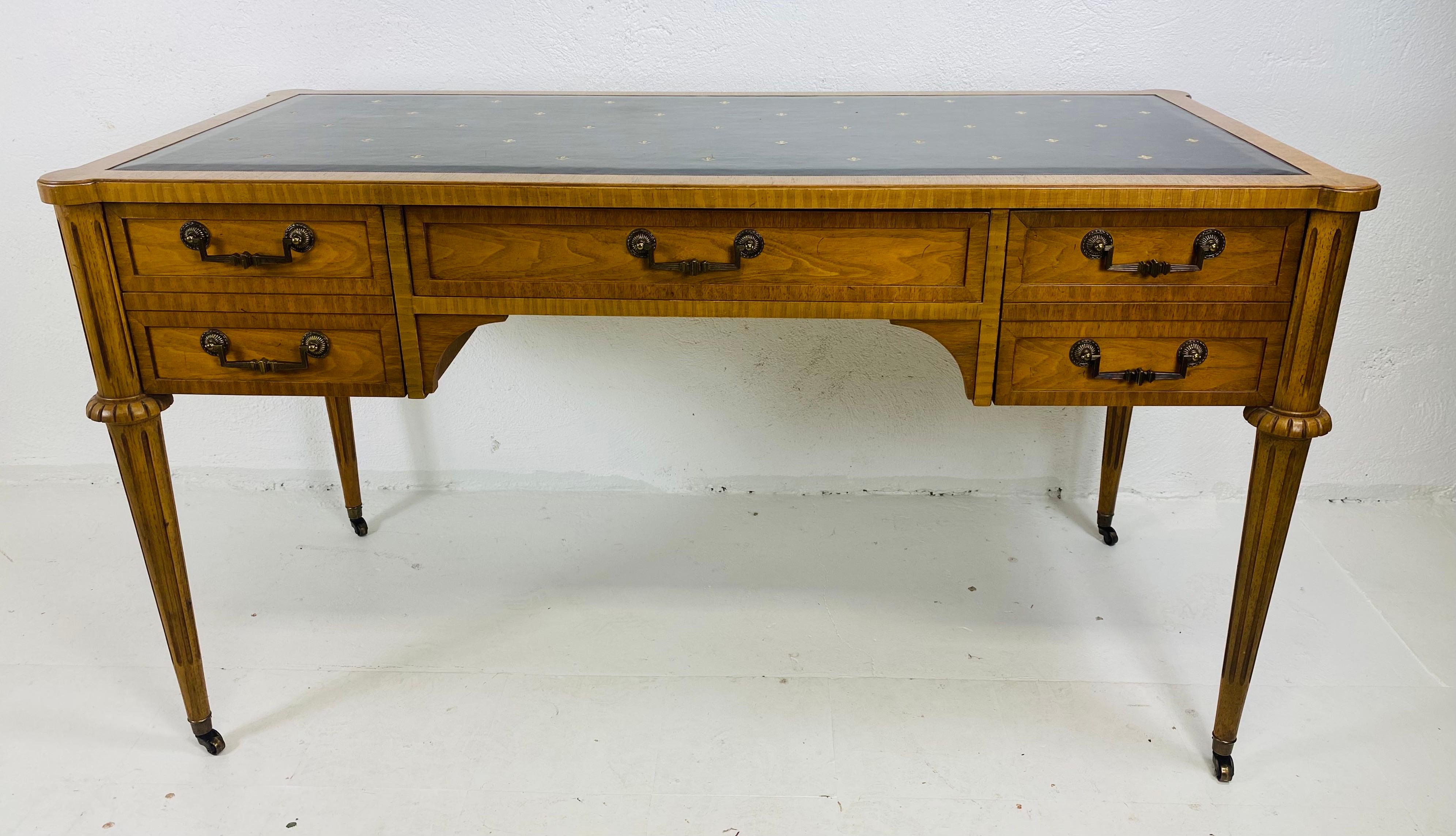 Bureau en cuir de style empire français vintage Drexel du milieu du siècle dernier en vente 1