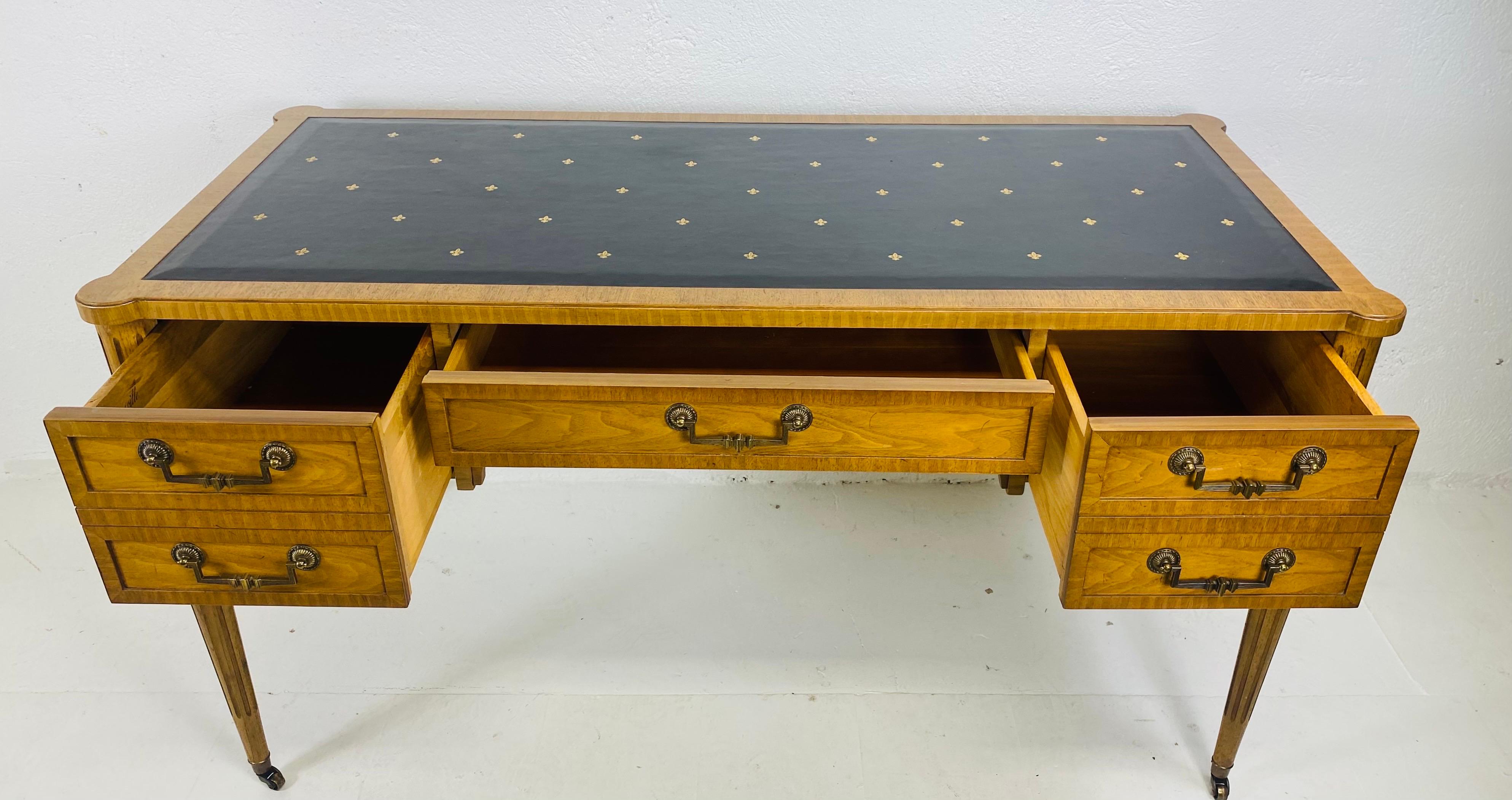 Bureau en cuir de style empire français vintage Drexel du milieu du siècle dernier en vente 3