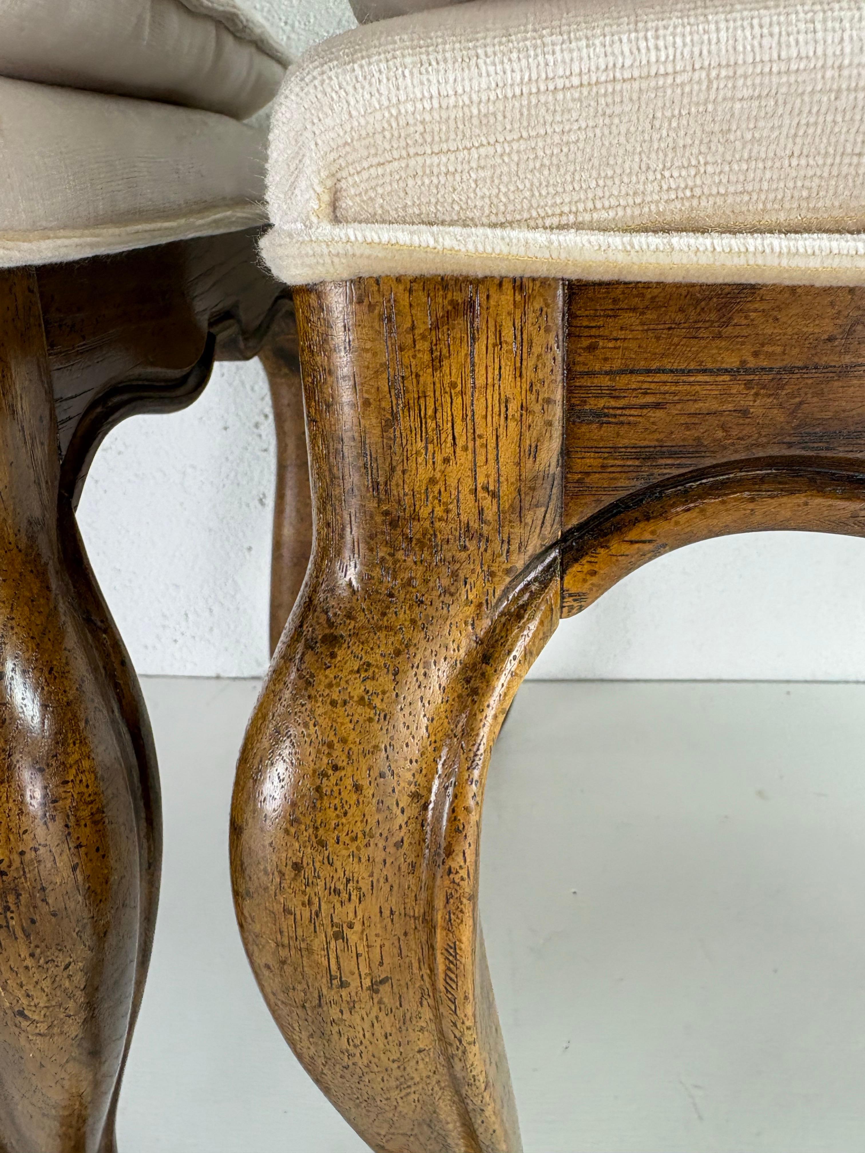 Bancs en noyer rembourrés Drexel Heritage, vintage du milieu du siècle en vente 1