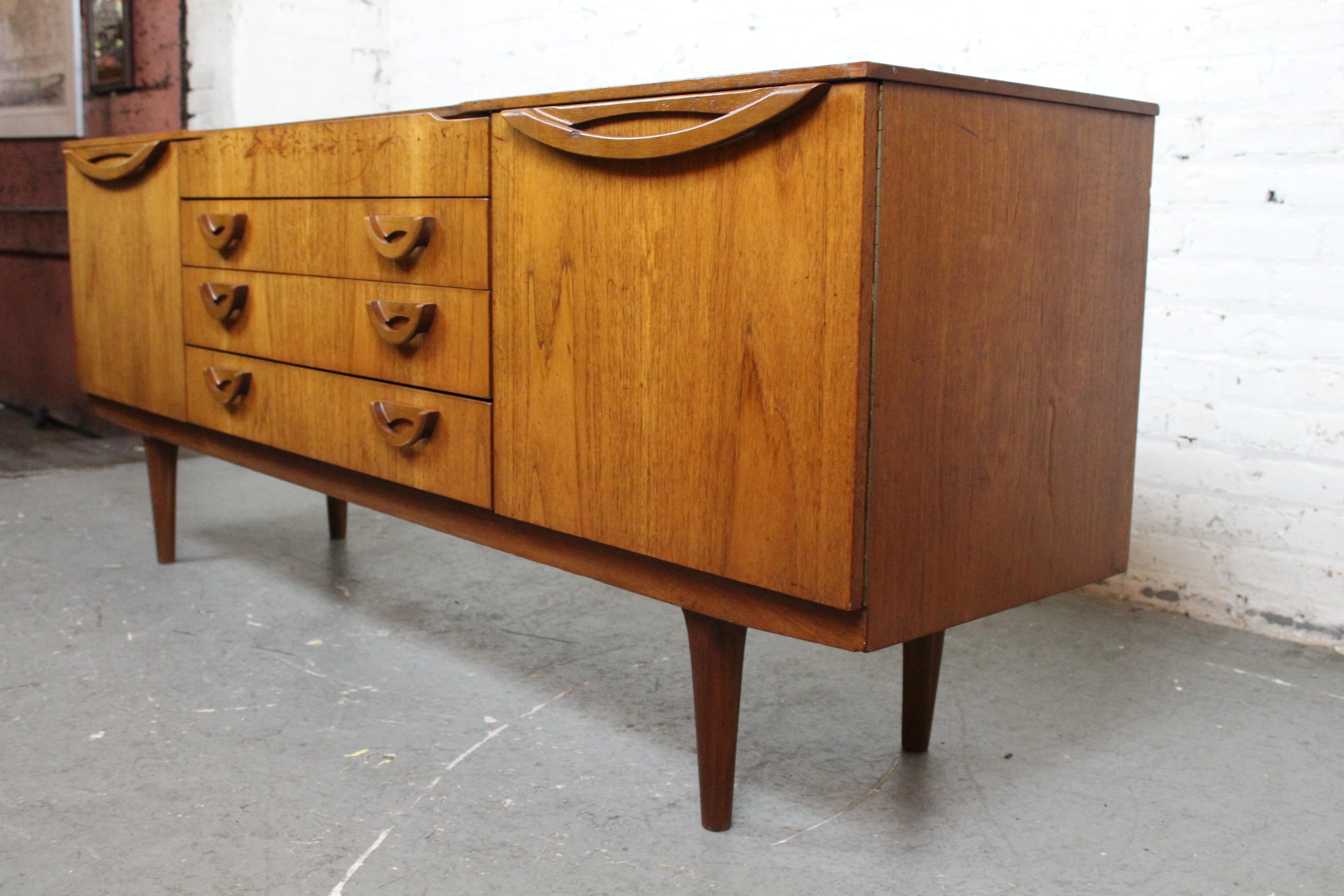 Englisches Vintage-Sideboard aus Teakholz von Beautility Furniture aus der Mitte des Jahrhunderts im Angebot 13