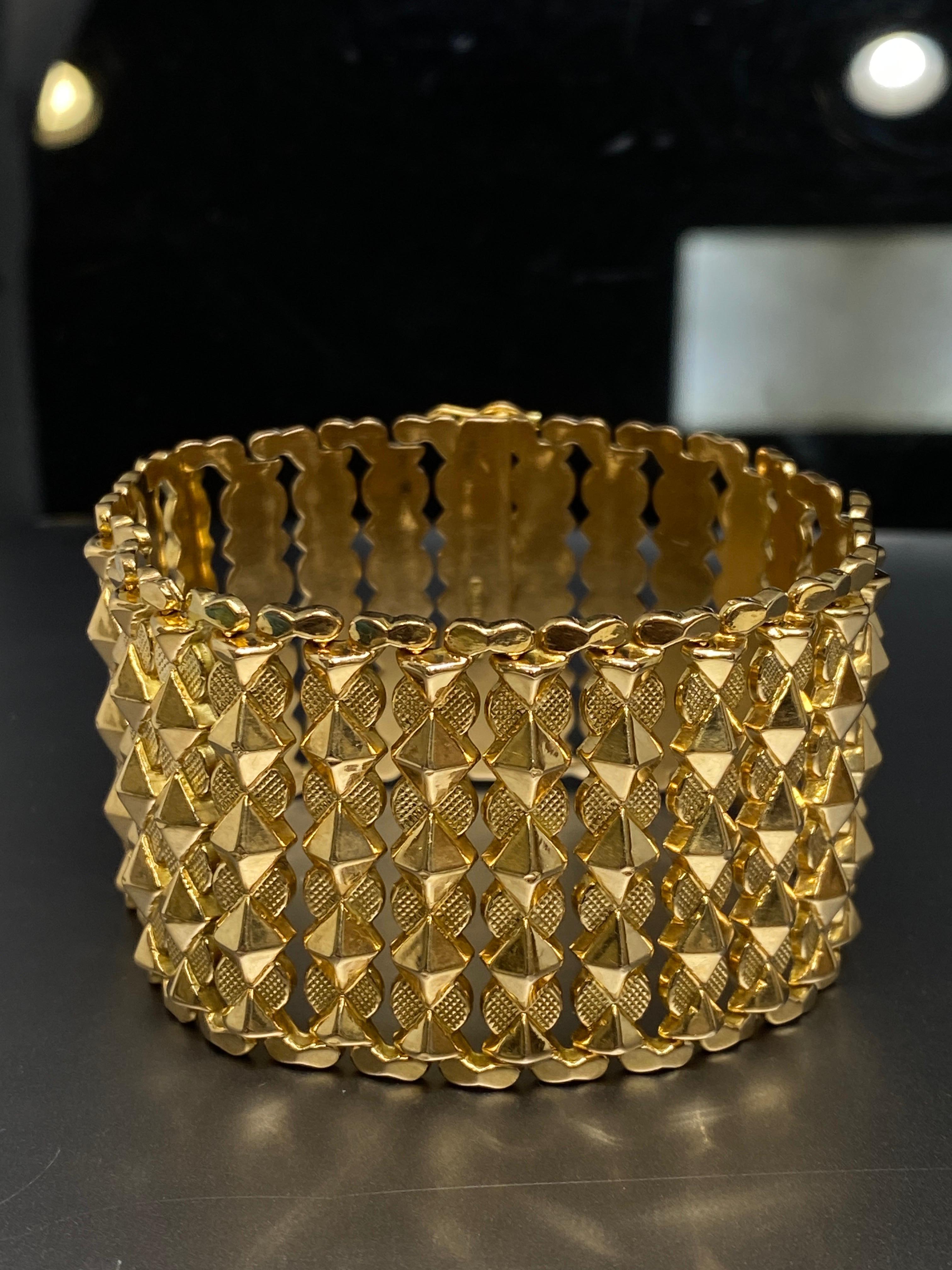 Mid Century Vintage Extra Wide 18k Yellow Gold Geometric Link Italian Bracelet In Good Condition In Bernardsville, NJ