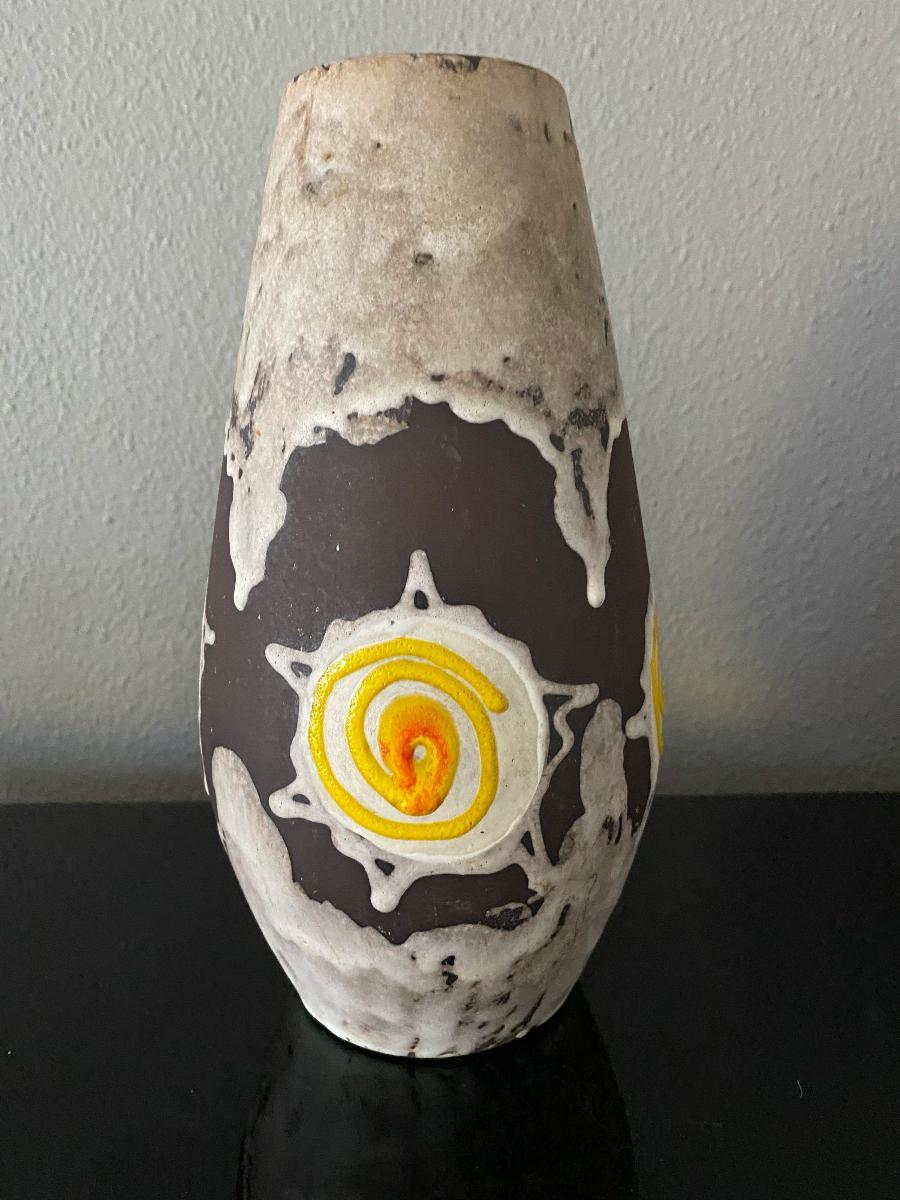 Rare vase from Scheurich Keramik, in a very good condition.
 