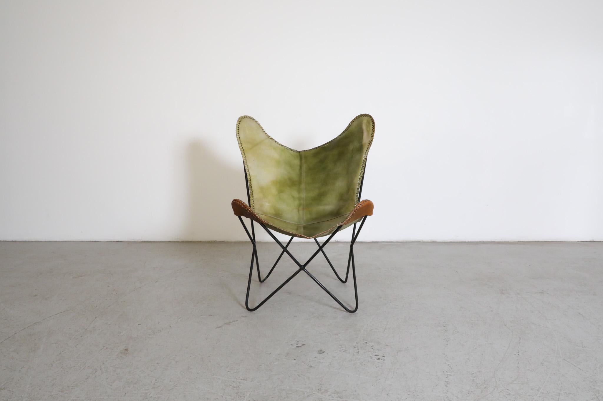 Mid-Century Vintage Faux Grünes Leder Schmetterling Lounge Stuhl w / Schwarzer Rahmen (Moderne der Mitte des Jahrhunderts) im Angebot