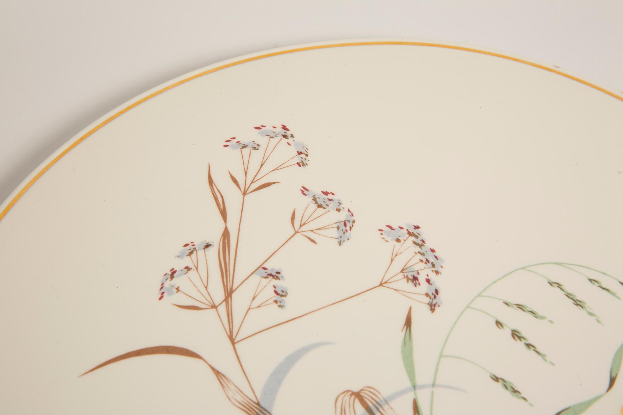 Céramique Assiette en porcelaine décorative à fleurs du milieu du siècle dernier, Allemagne, 1970 en vente