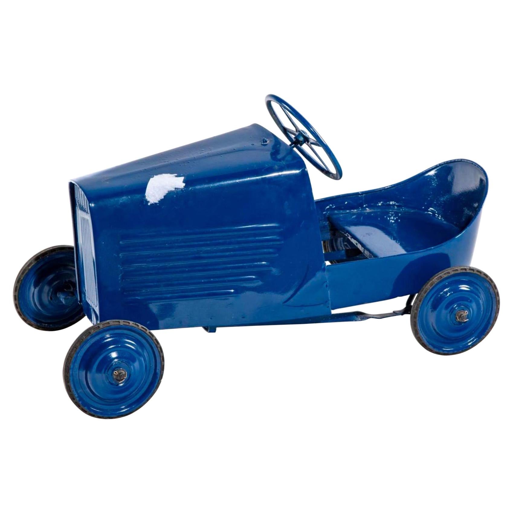 Voiture à pédales en métal français du milieu du siècle, bleu azur, circa 1950