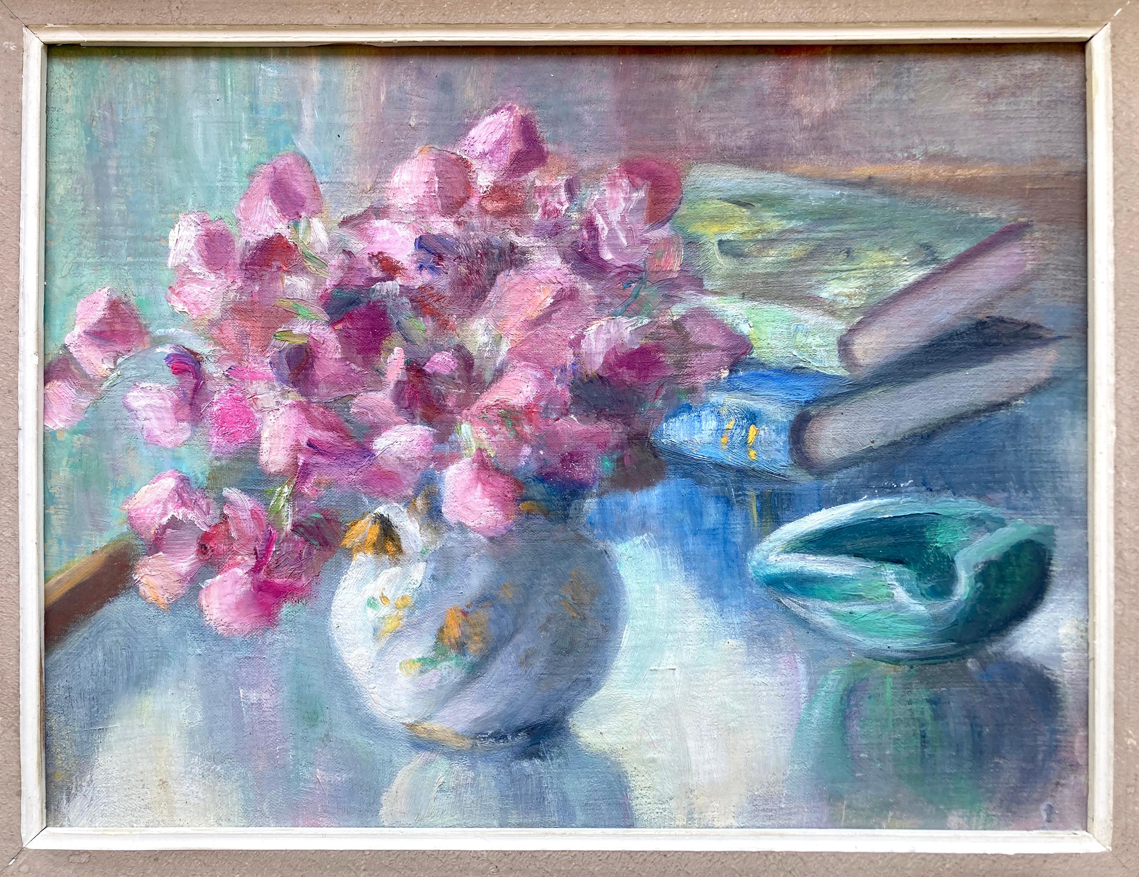 Un bellissimo dipinto a olio d'epoca su cartone telato proveniente dalla Francia. Il dipinto presenta una natura morta un po' diffusa in morbide tonalità pastello... rosa, verde, blu e bianco. Purtroppo il dipinto non è firmato, quindi l'artista di