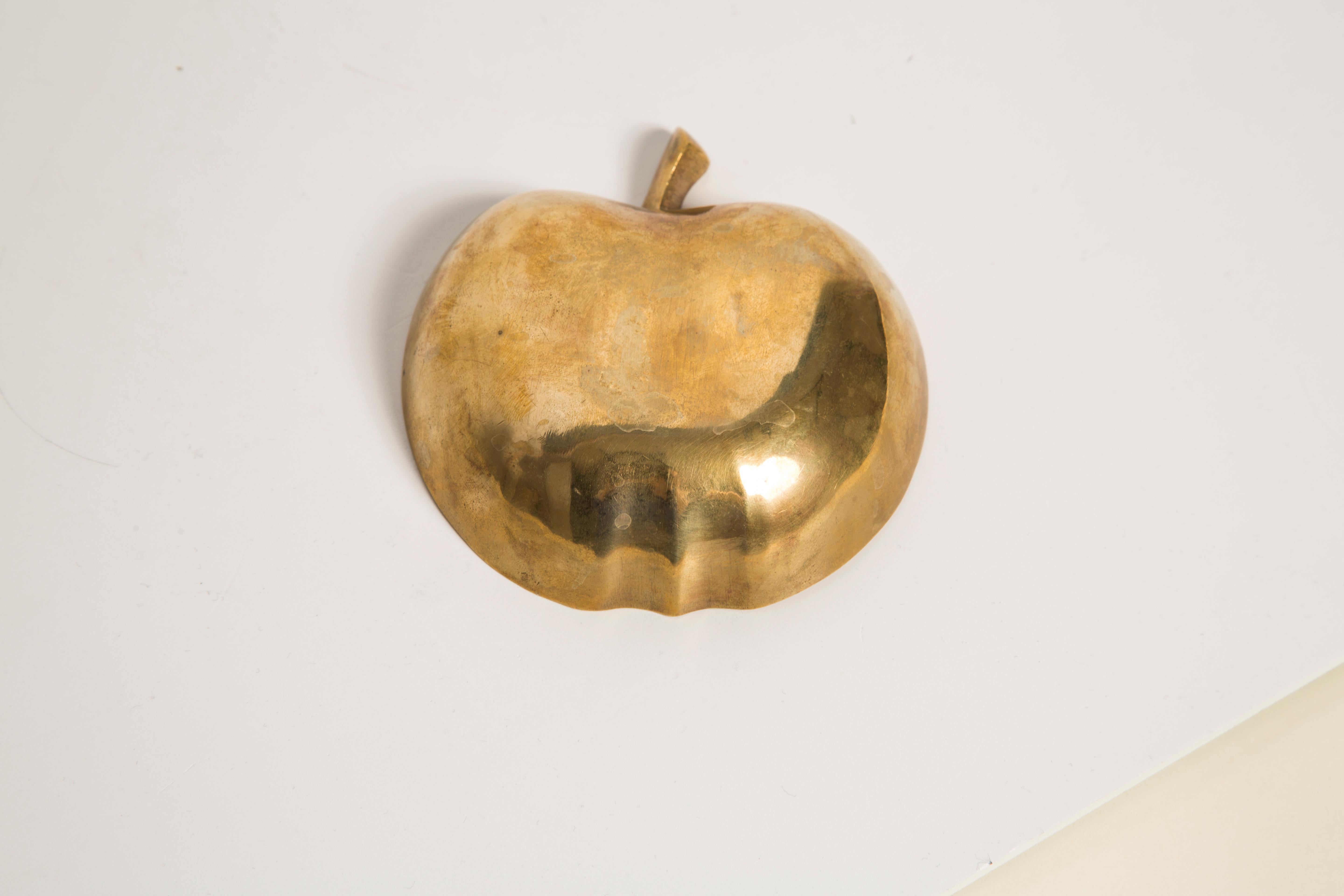 Midcentury Vintage Gold Apple Decorative Metal Plate, Italy, 1960s 3