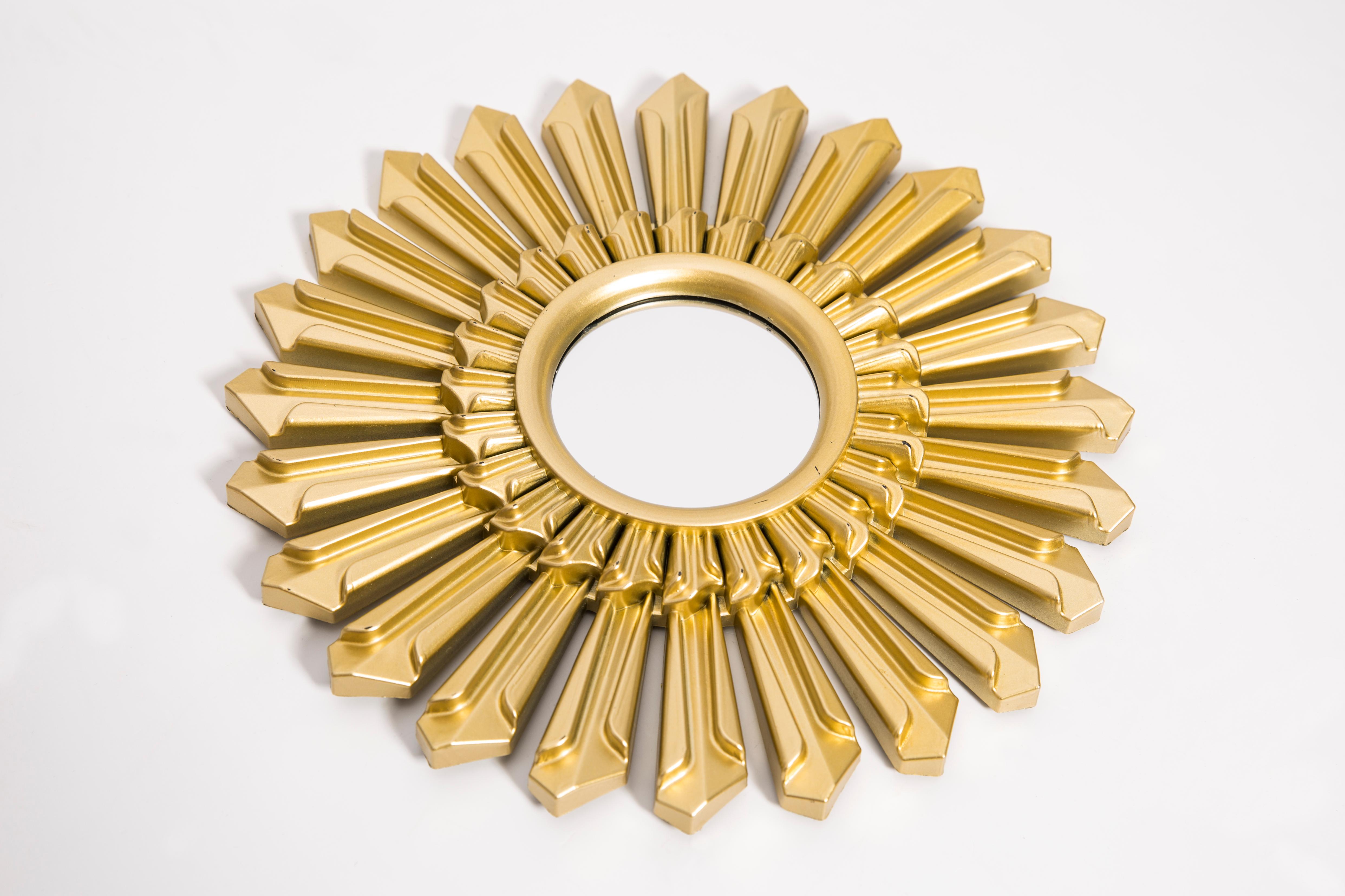20th Century Midcentury Vintage Gold Italian Small Sunburst Mirror, Italy, 1960s For Sale