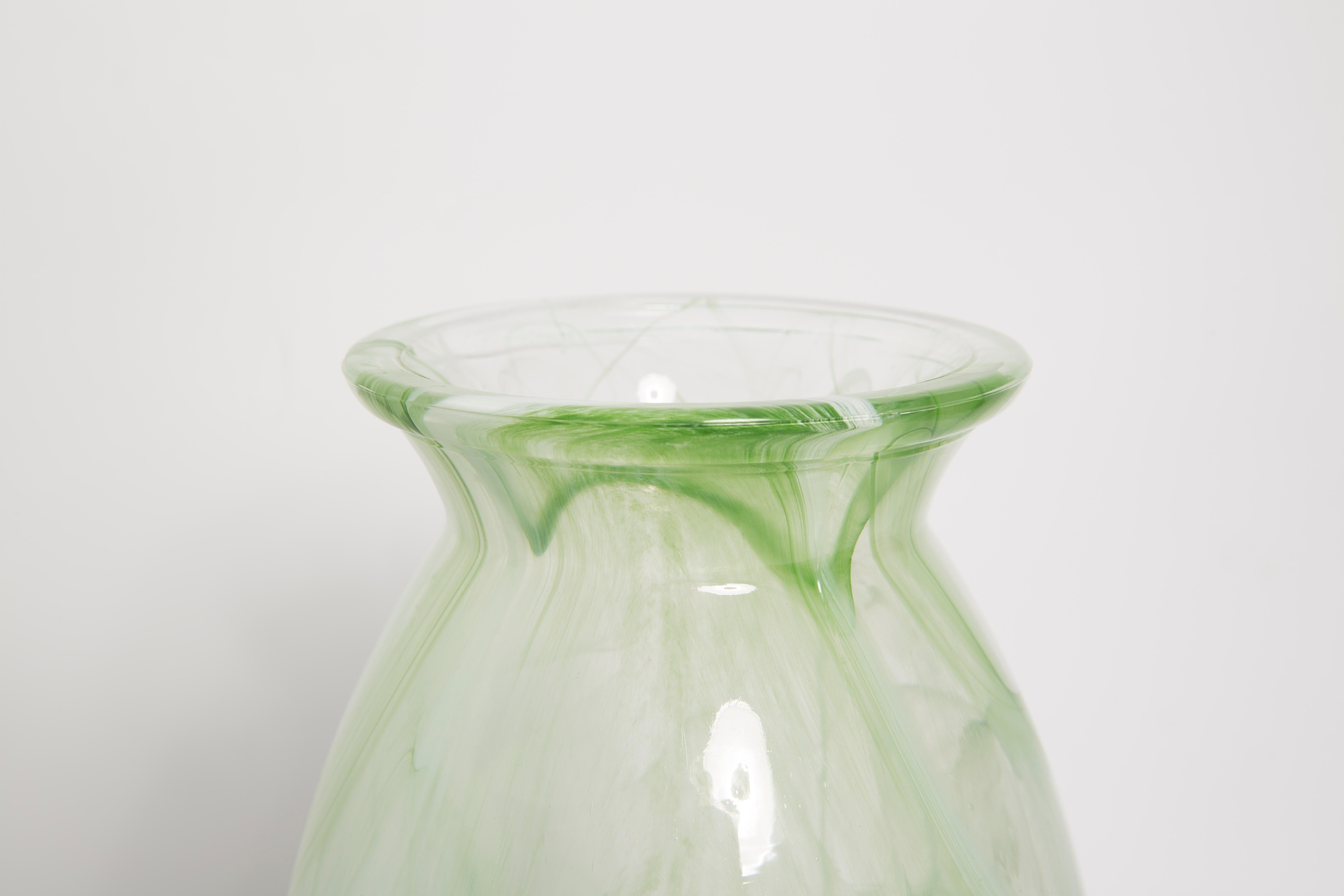 Mid Century Vintage Green and White Big Vase, Italy, 1960s In Good Condition For Sale In 05-080 Hornowek, PL