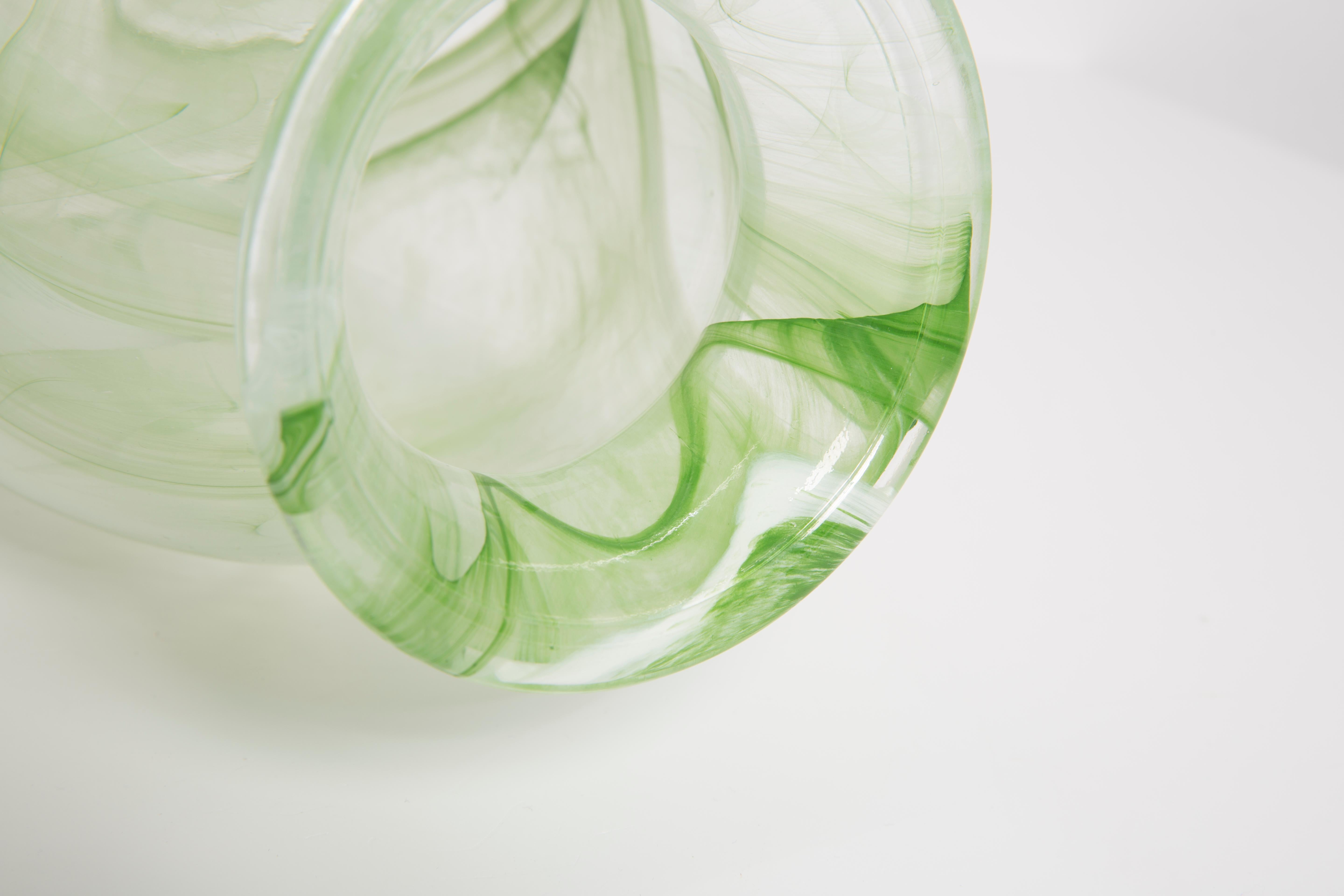 Große grün-weiße Vase aus der Jahrhundertmitte, Italien, 1960er Jahre im Angebot 2