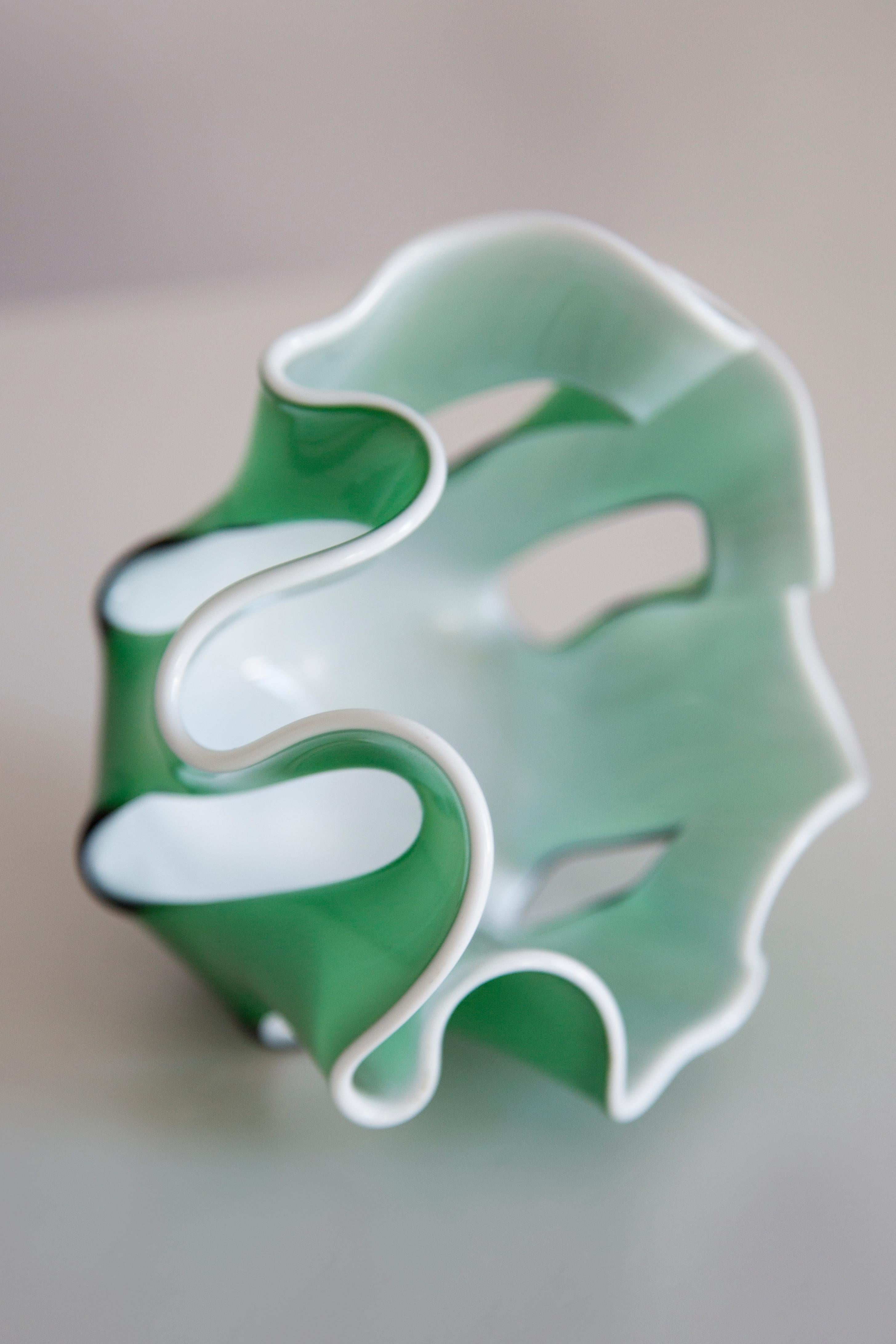 Vaso di vetro artistico verde vintage di metà secolo, Europa, anni '70 in vendita 3