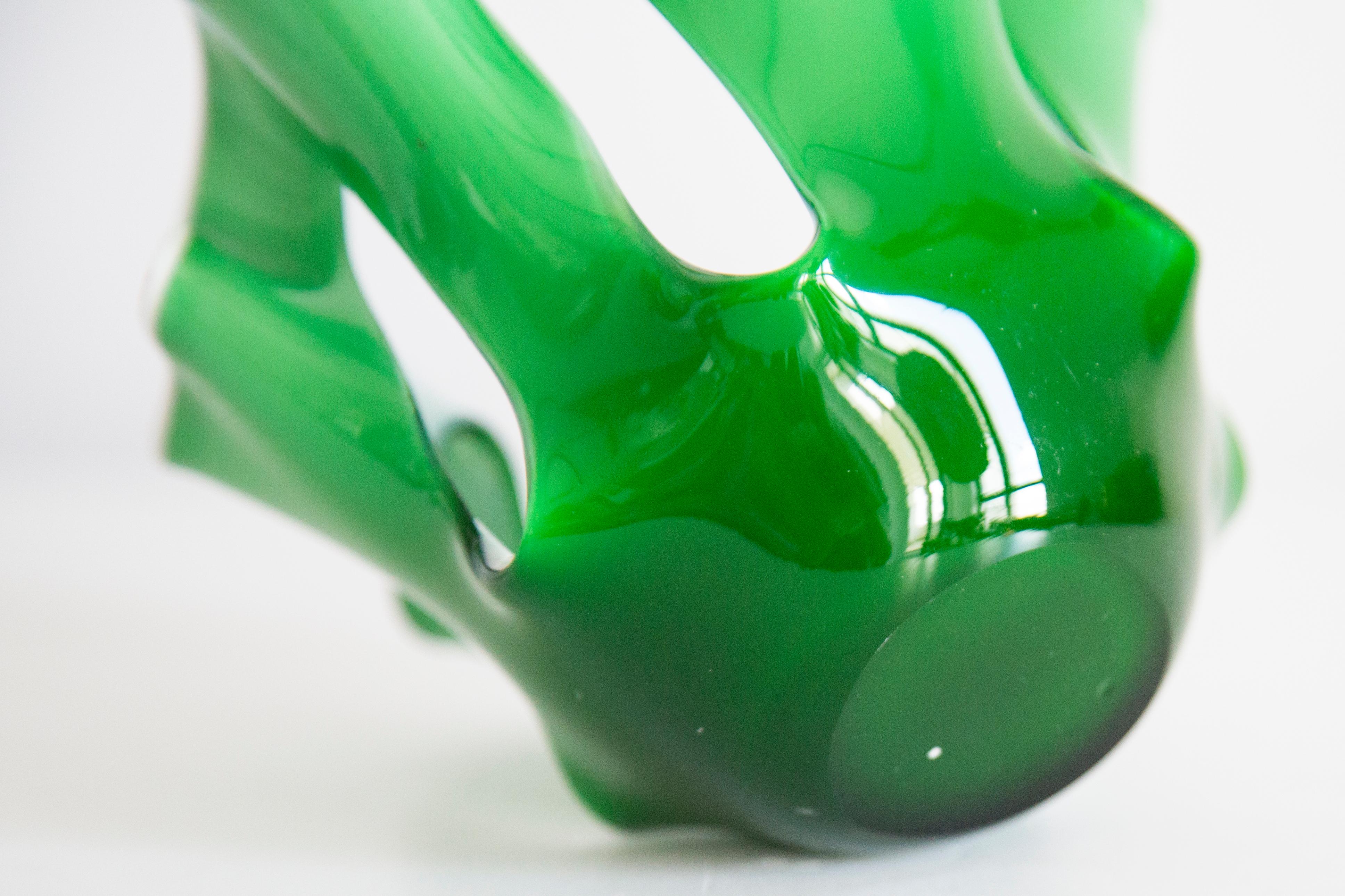 Vaso di vetro artistico verde vintage di metà secolo, Europa, anni '70 in vendita 4