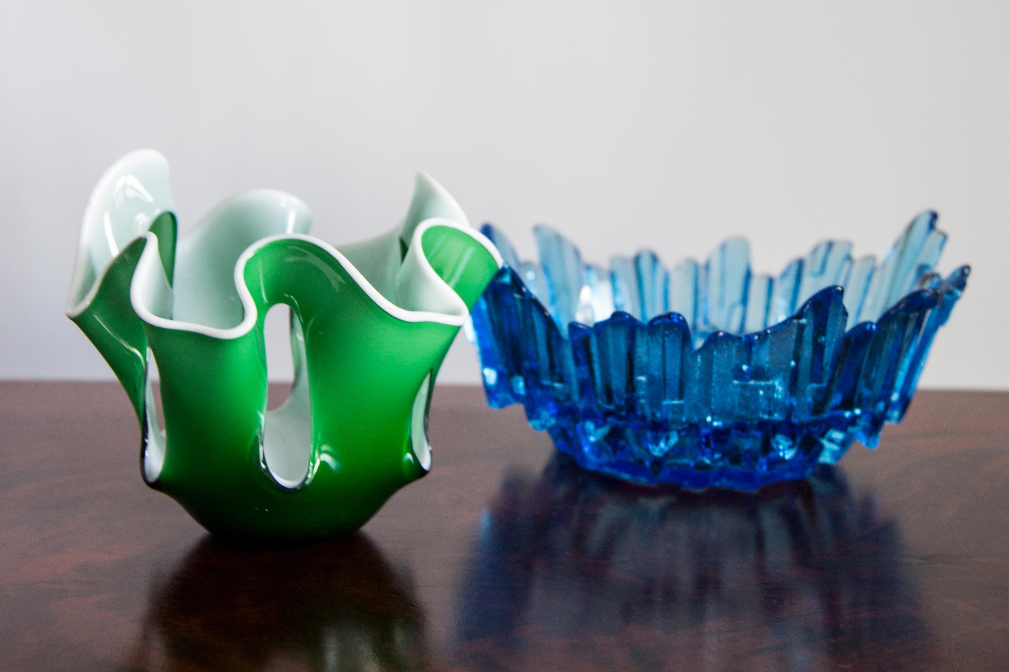 Mid-Century moderno Vaso di vetro artistico verde vintage di metà secolo, Europa, anni '70 in vendita