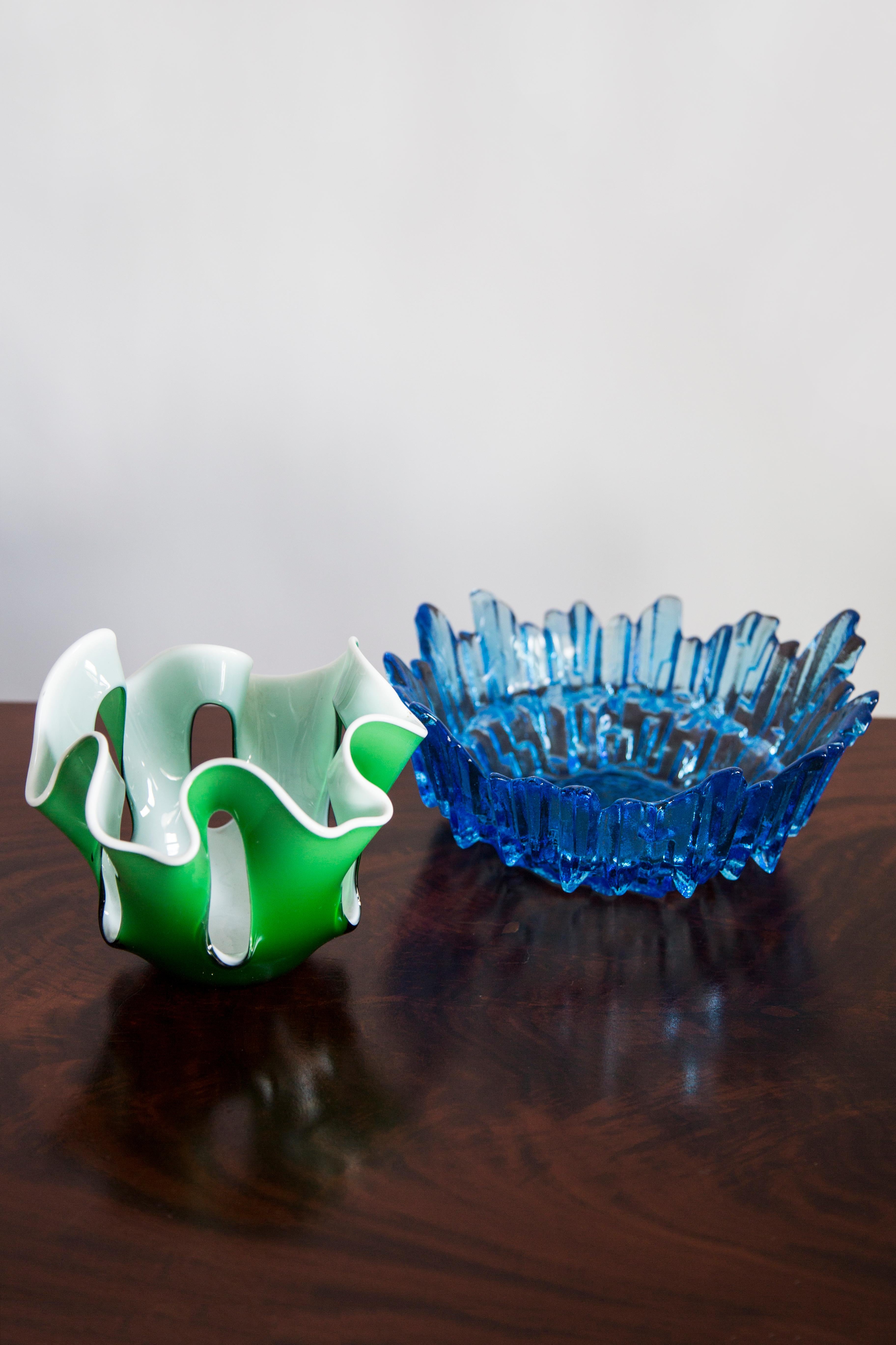 Polacco Vaso di vetro artistico verde vintage di metà secolo, Europa, anni '70 in vendita