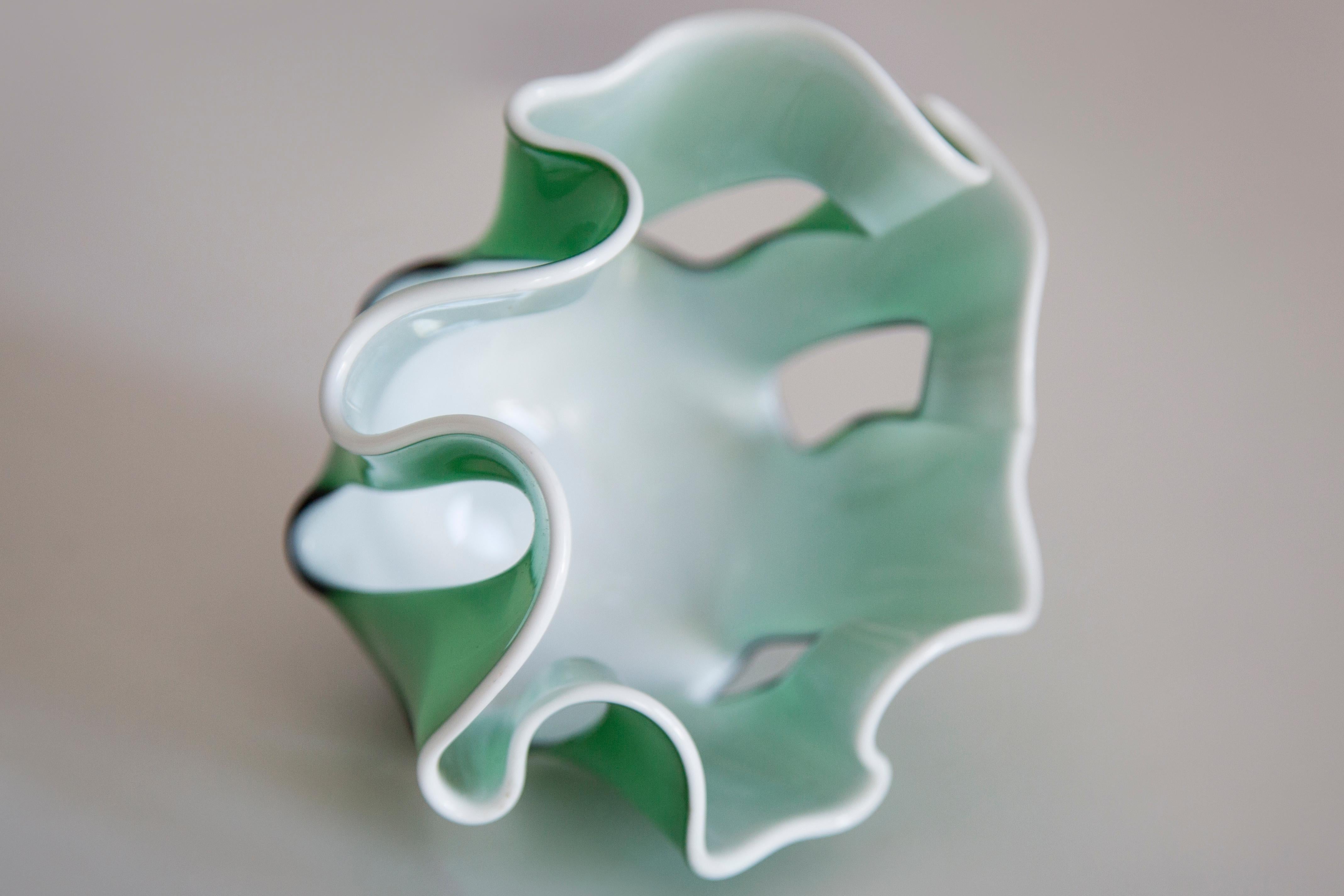 Vaso di vetro artistico verde vintage di metà secolo, Europa, anni '70 in vendita 2