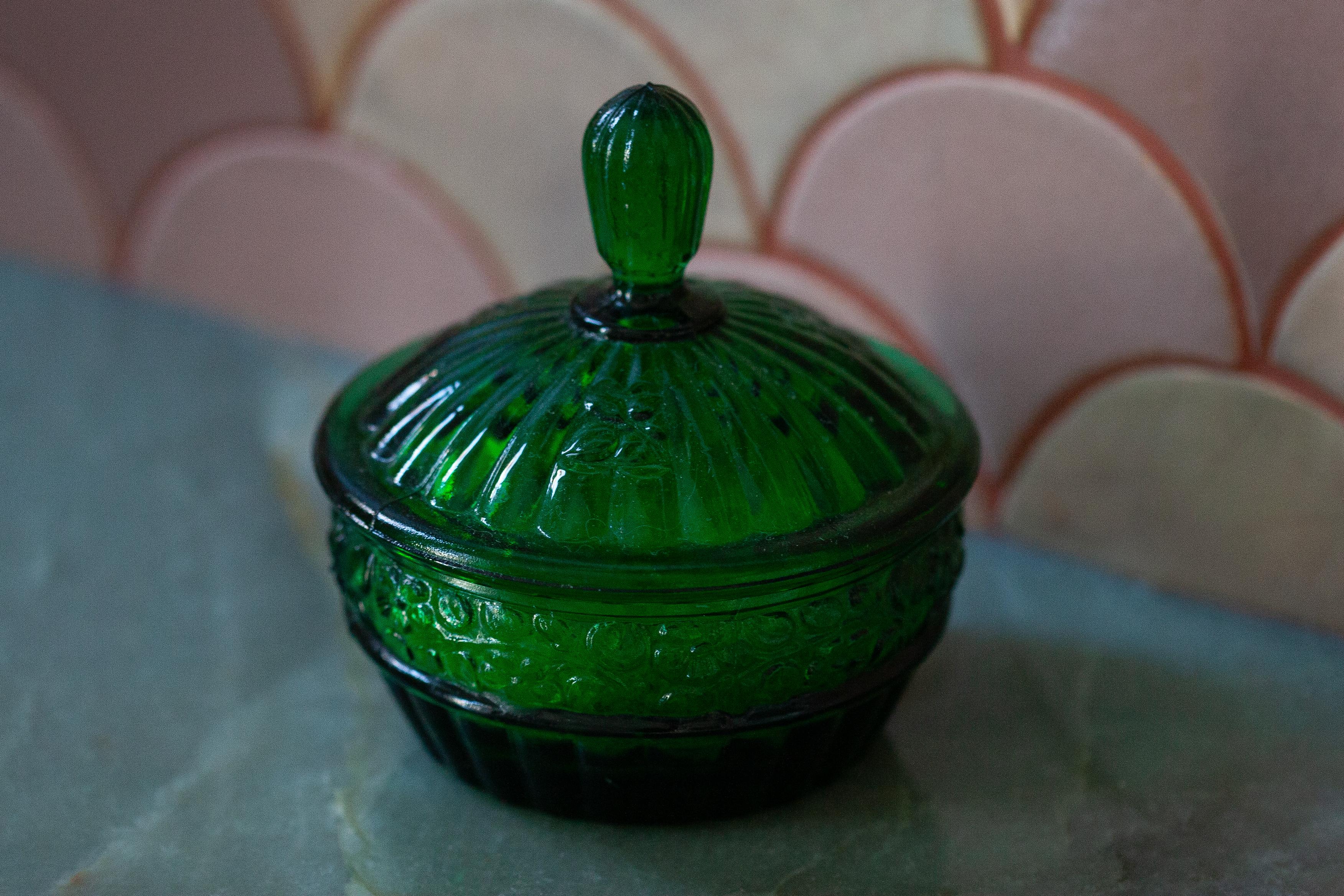 Mid Century Vintage Green Crystal Glass Sugar Bowl, Italy, 1960s In Good Condition In 05-080 Hornowek, PL