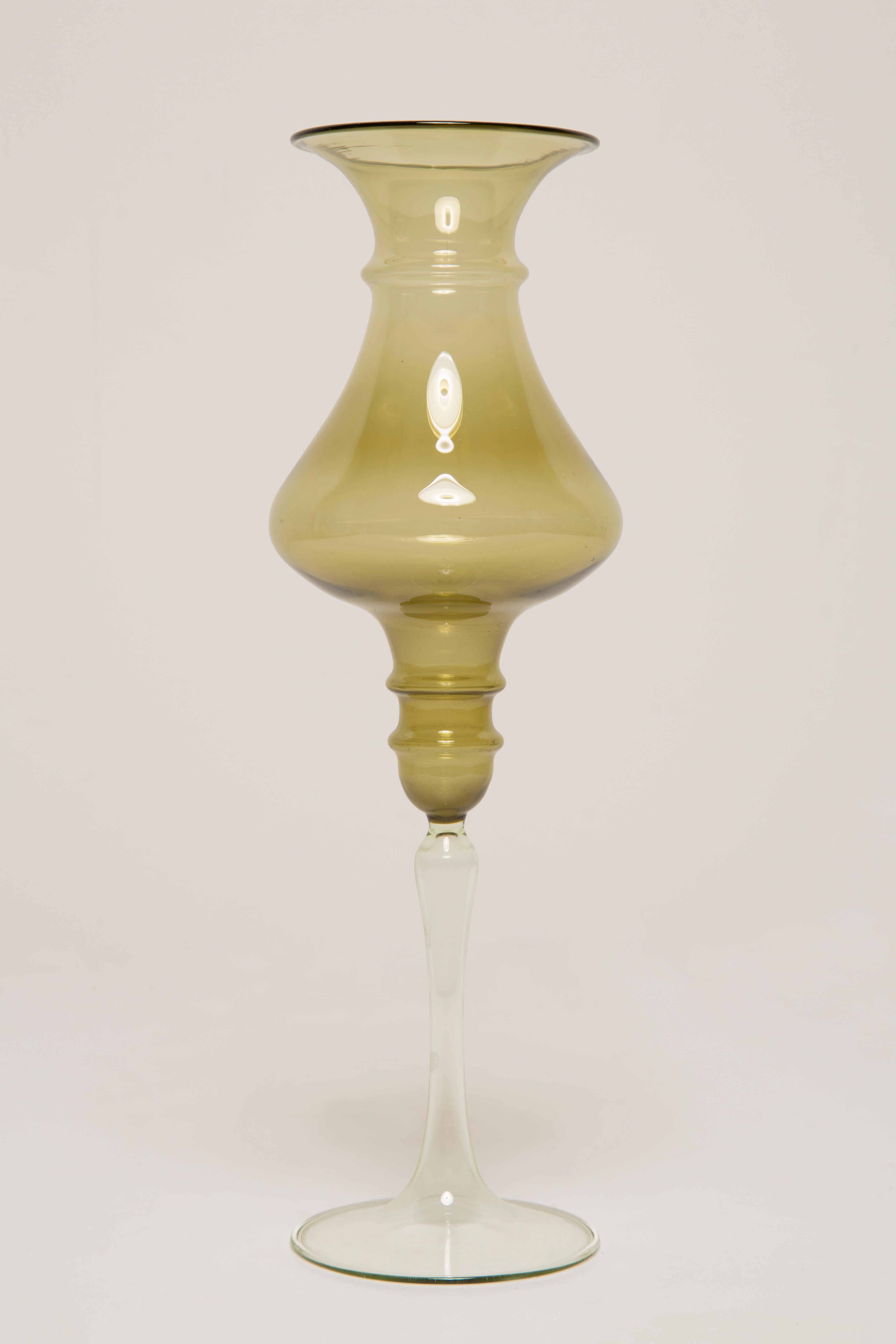 Vase en verre décoratif vert vintage du milieu du siècle, Europe, années 1960 en vente 2