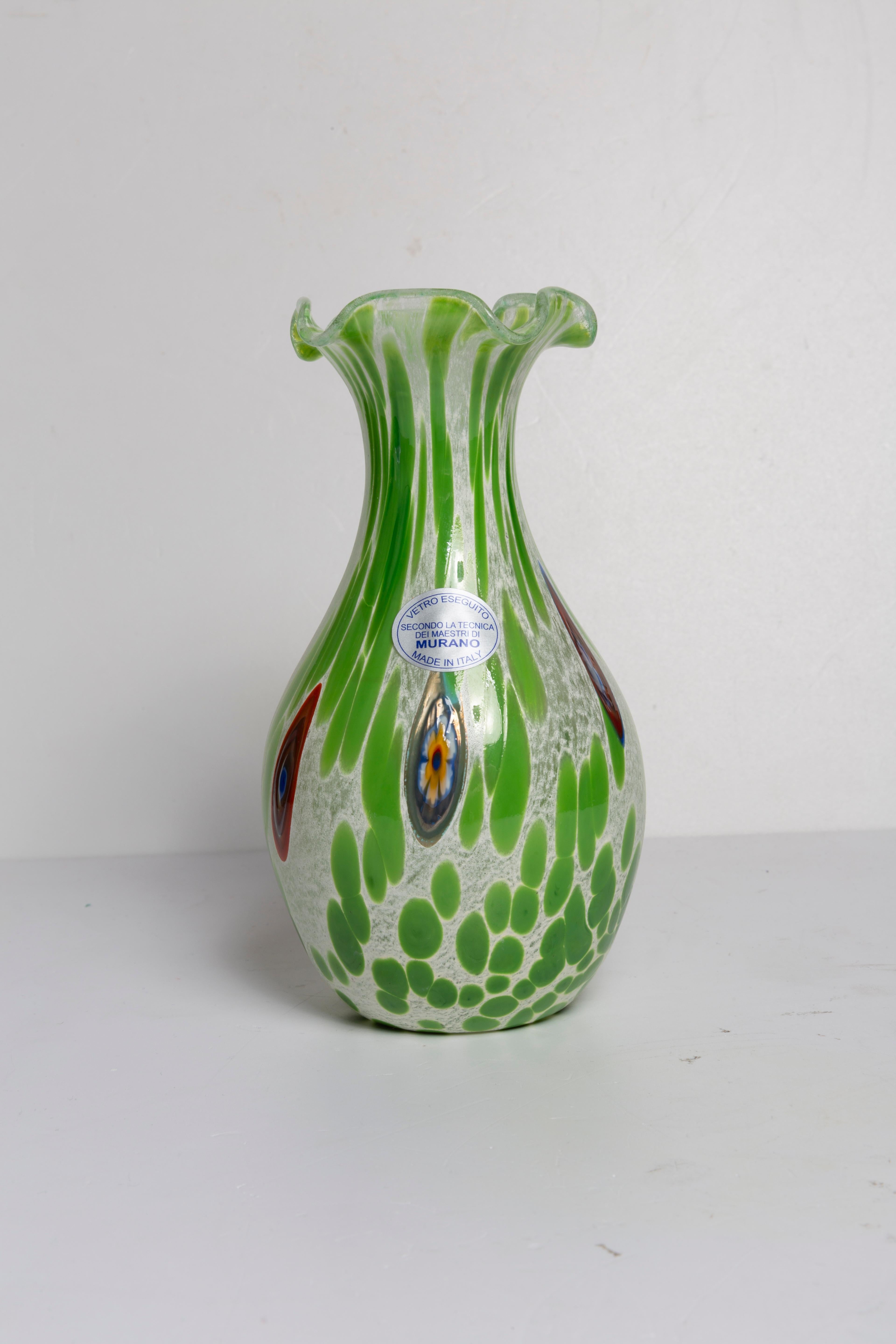 Kleine Murano-Vase mit grünen Punkten aus der Mitte des Jahrhunderts, Italien, 1960er Jahre im Zustand „Hervorragend“ im Angebot in 05-080 Hornowek, PL