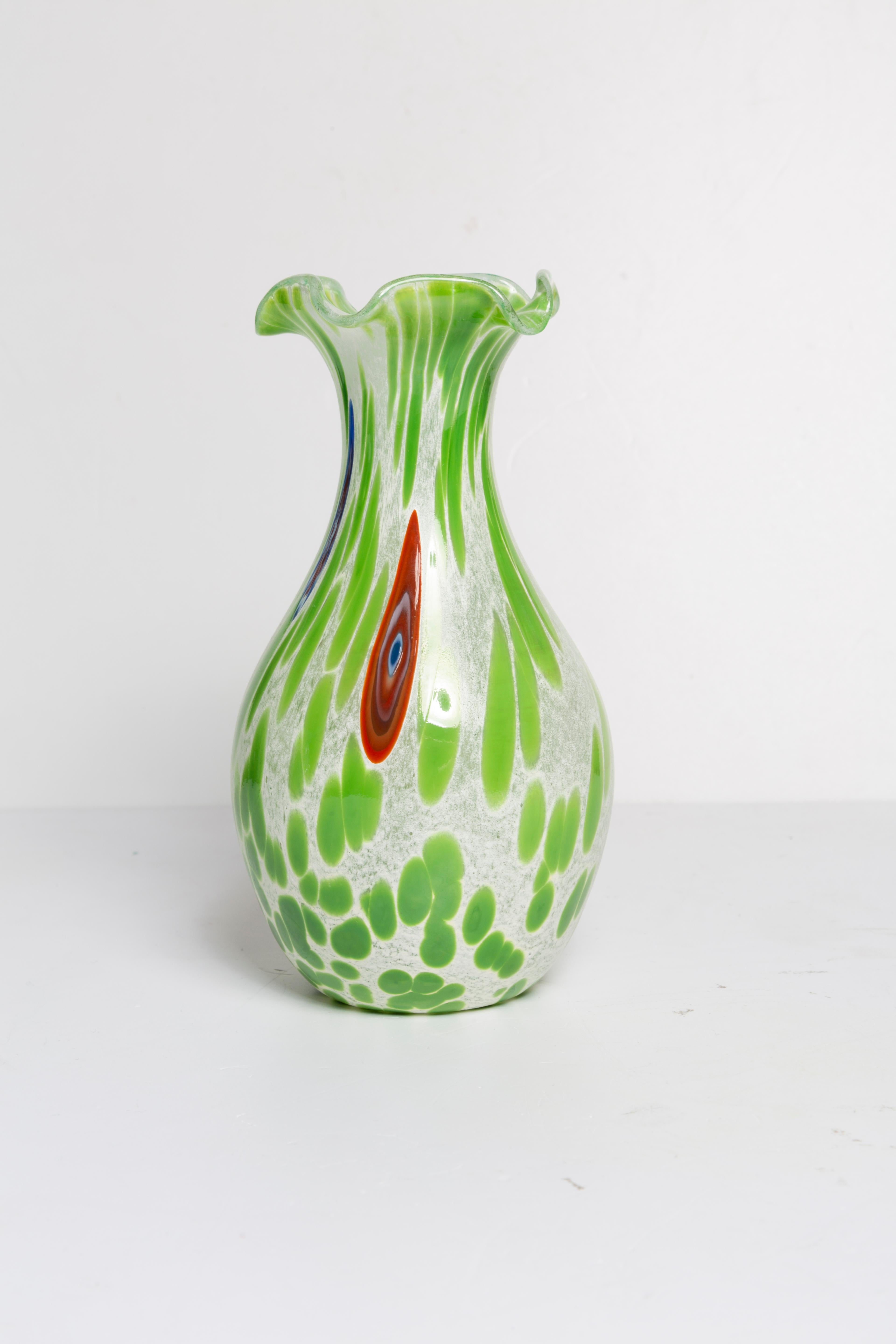 Kleine Murano-Vase mit grünen Punkten aus der Mitte des Jahrhunderts, Italien, 1960er Jahre (Glas) im Angebot