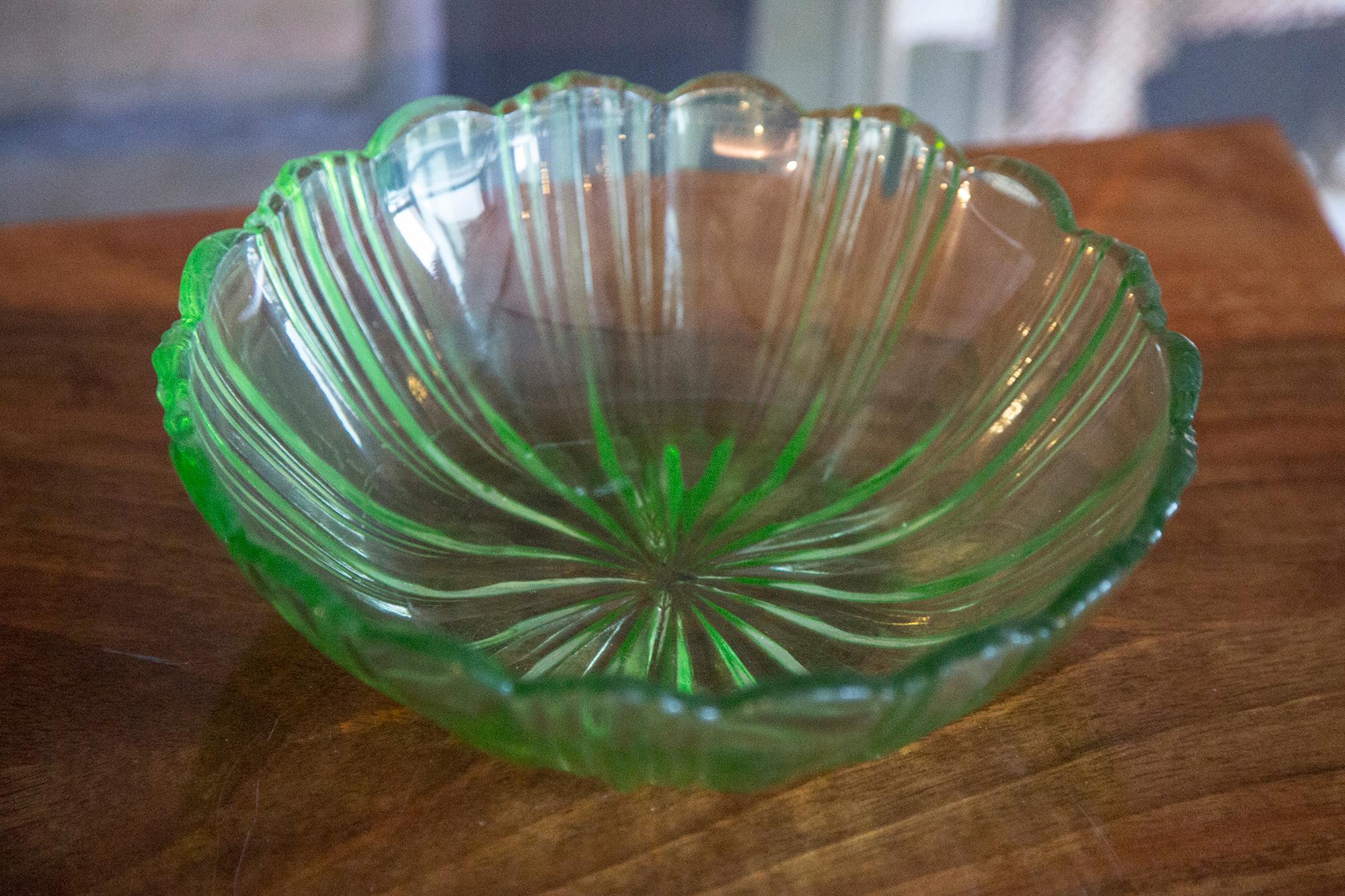 Mid-Century Modern Mid Century Vintage Green Flower Decorative Glass Plate, Italy, 1960s For Sale