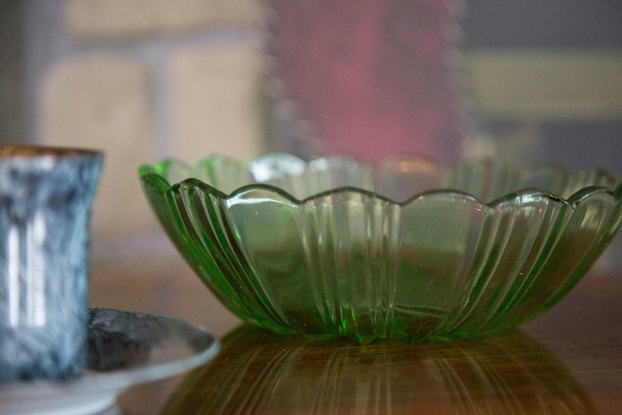 Grüner Blumen-Deko-Glasteller aus der Mitte des Jahrhunderts, Italien, 1960er Jahre (Italienisch) im Angebot