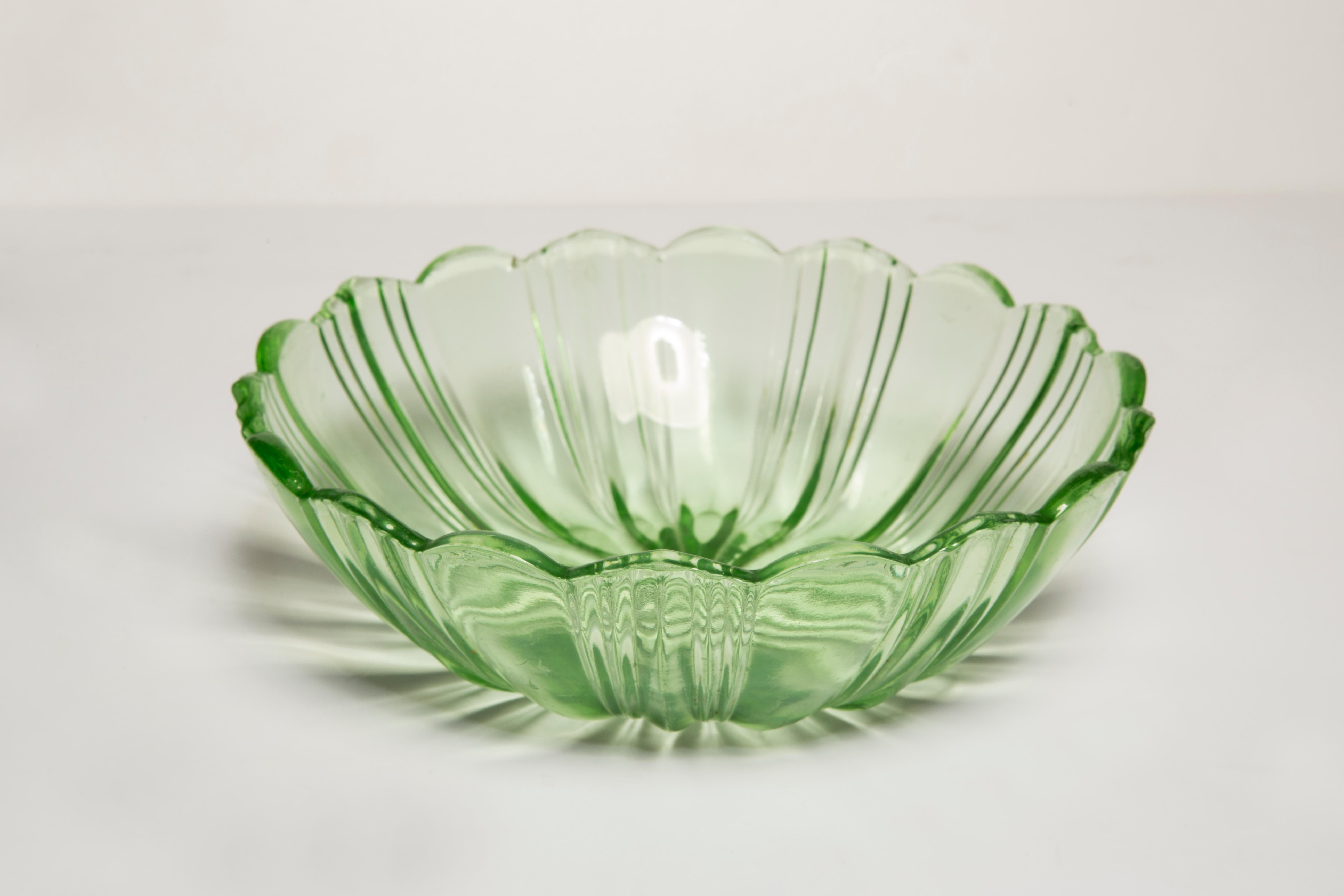 20th Century Mid Century Vintage Green Flower Decorative Glass Plate, Italy, 1960s For Sale