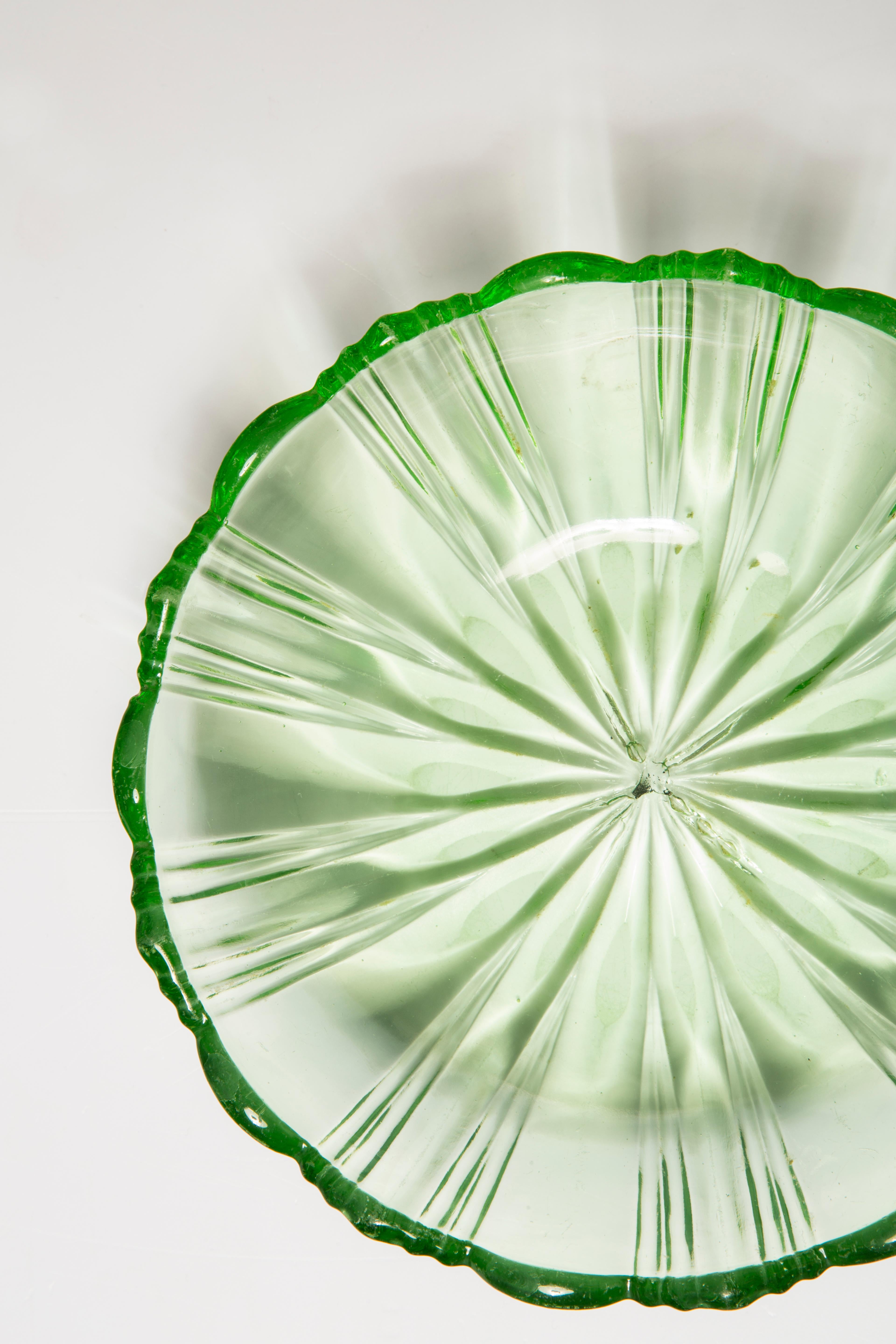 Grüner Blumen-Deko-Glasteller aus der Mitte des Jahrhunderts, Italien, 1960er Jahre (Keramik) im Angebot