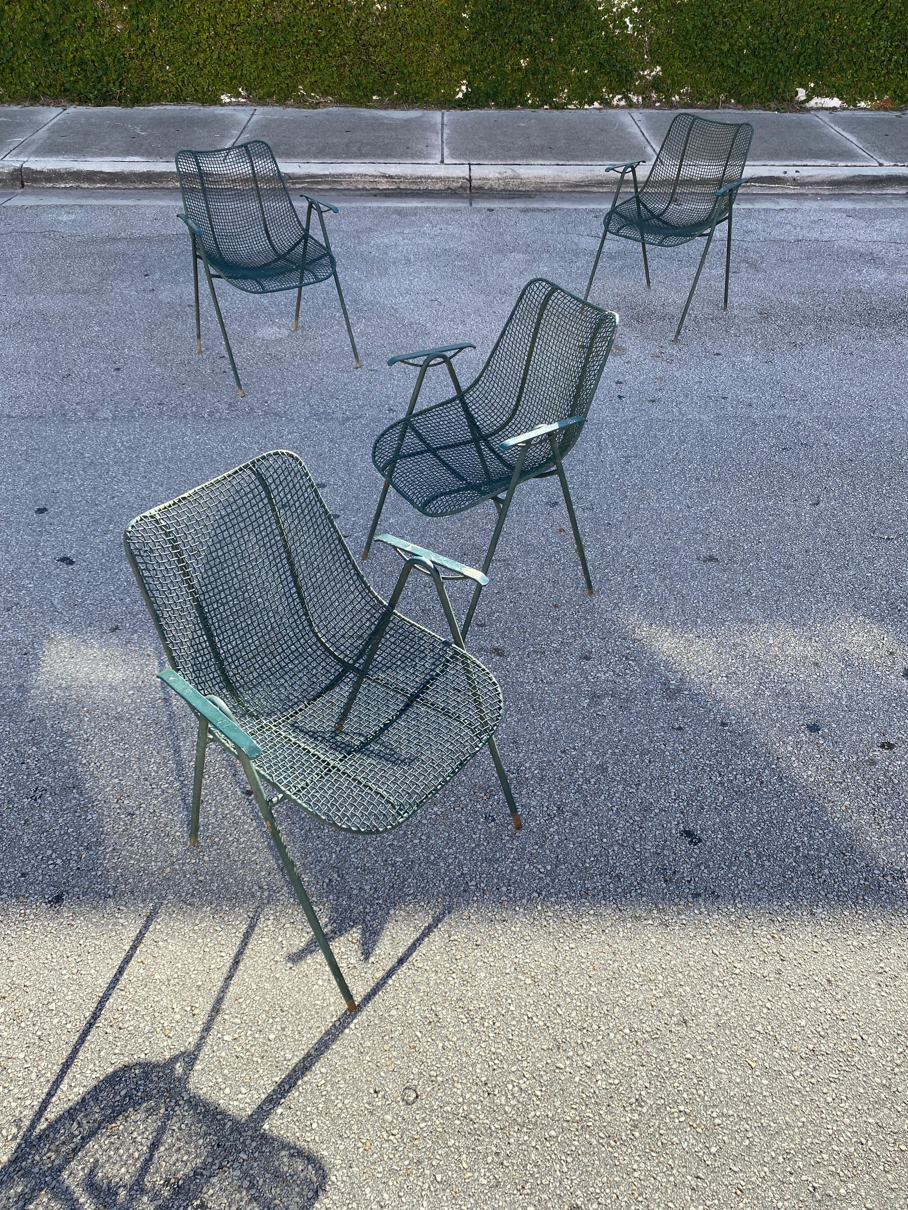 Mid Century vintage green Russell Woodard Sculptura mesh dining armchairs - 4 In Fair Condition For Sale In Asheville, NC