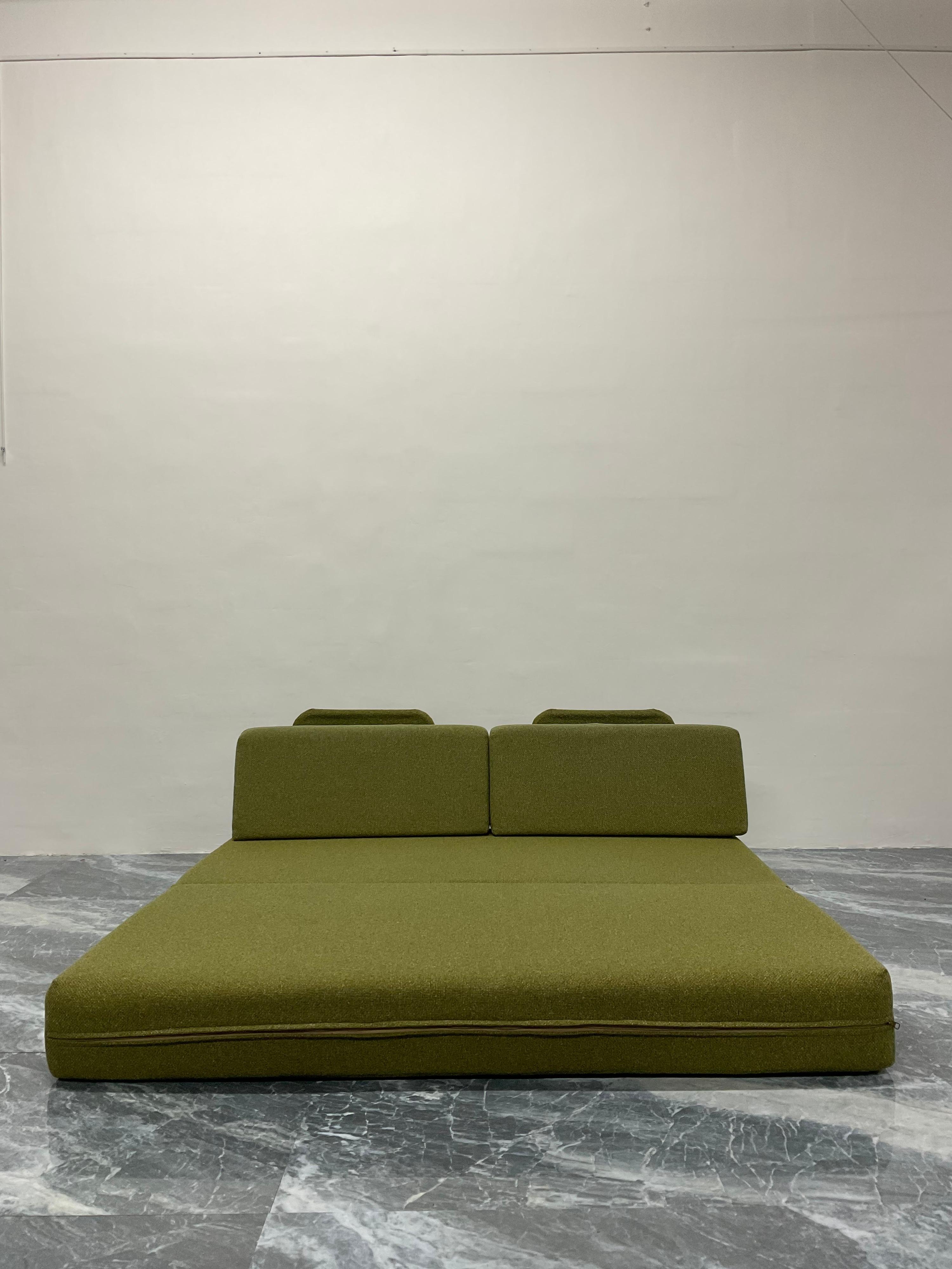 Metal Mid-Century Vintage Green Sofa and Convertible Bed, 1970s