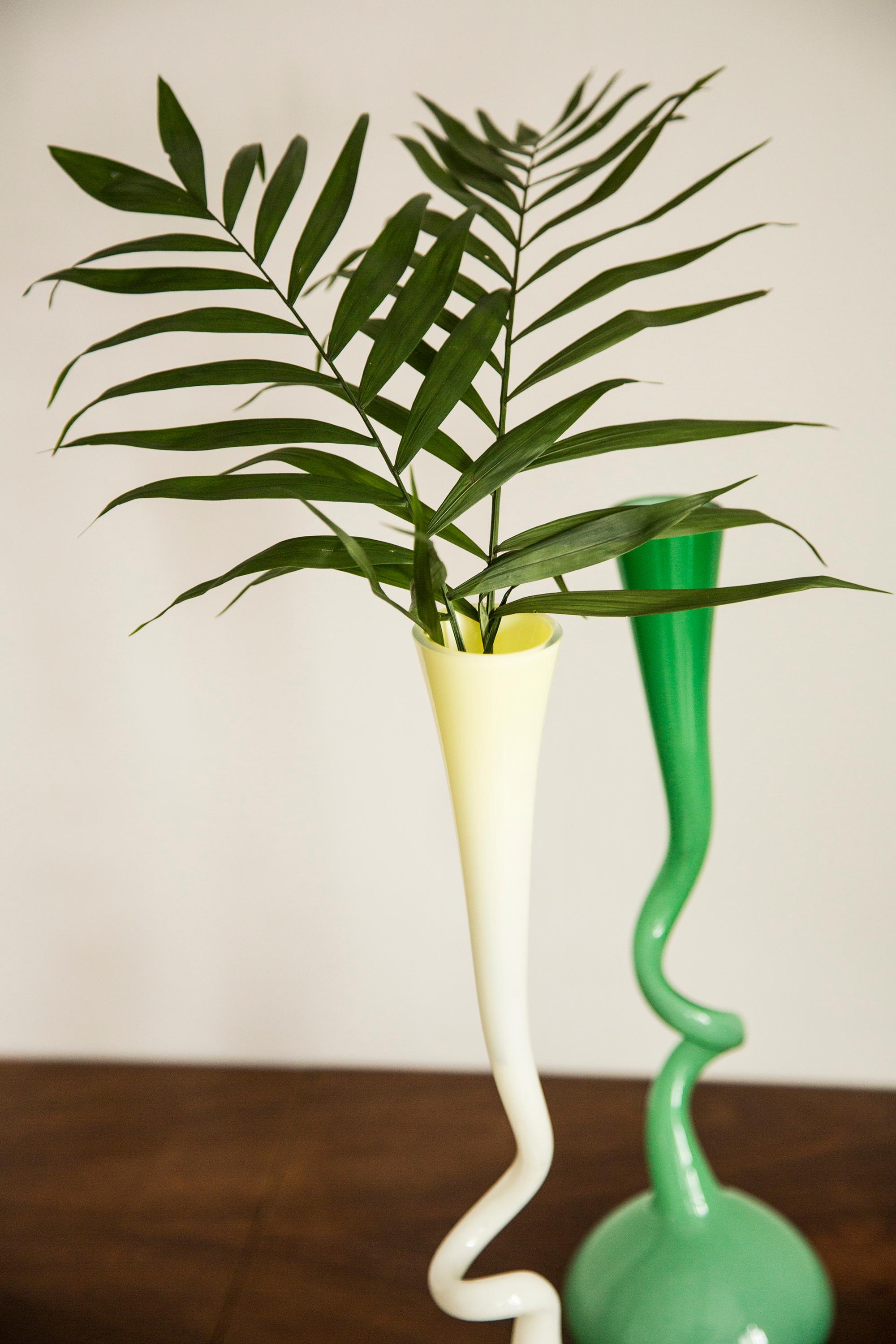 Glass Midcentury Vintage Green Swivel Curly Big Vase, Italy, 1960s