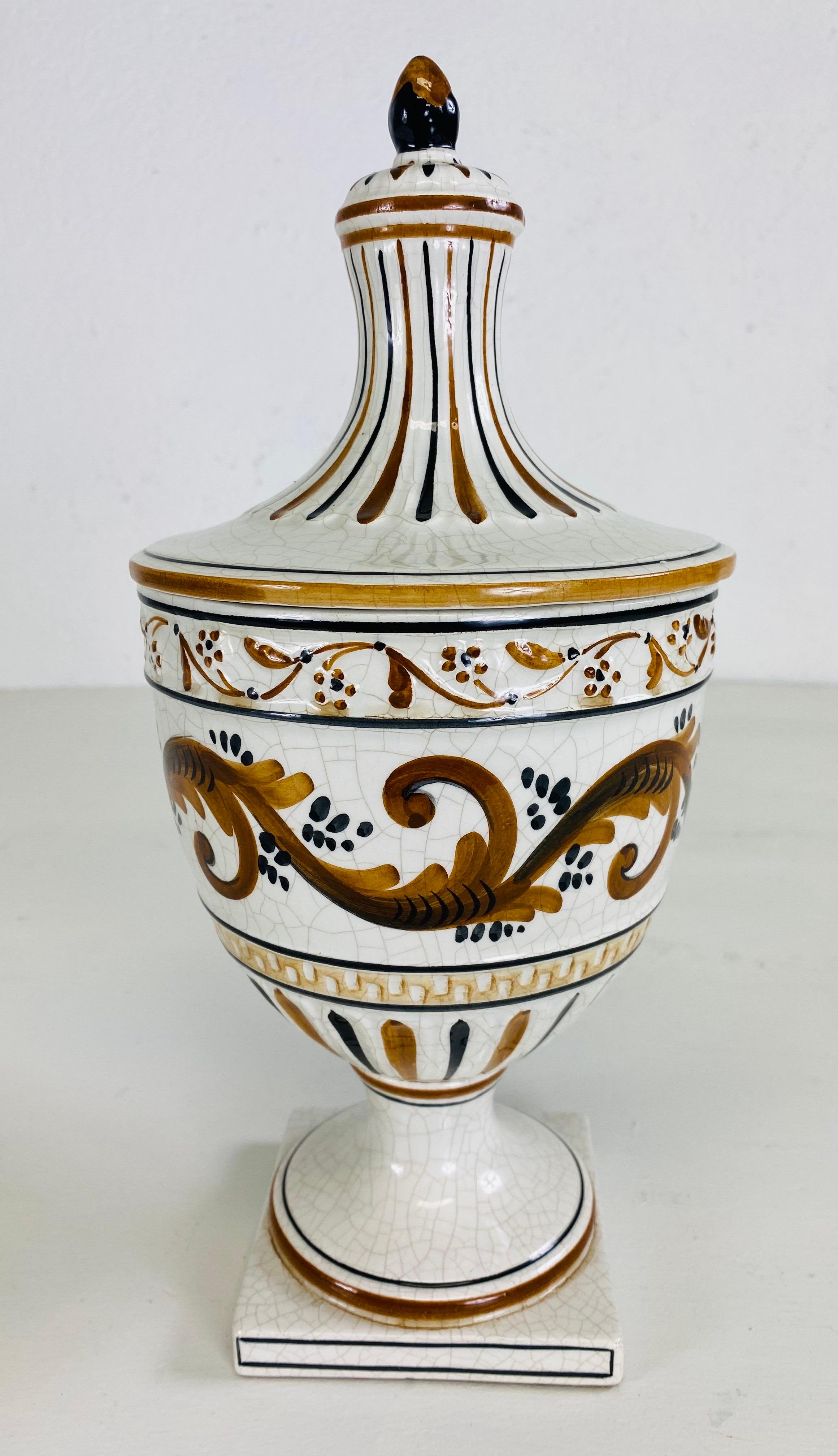 Mid century vintage hand-painted Italian pottery urn with lid. For Sale 4