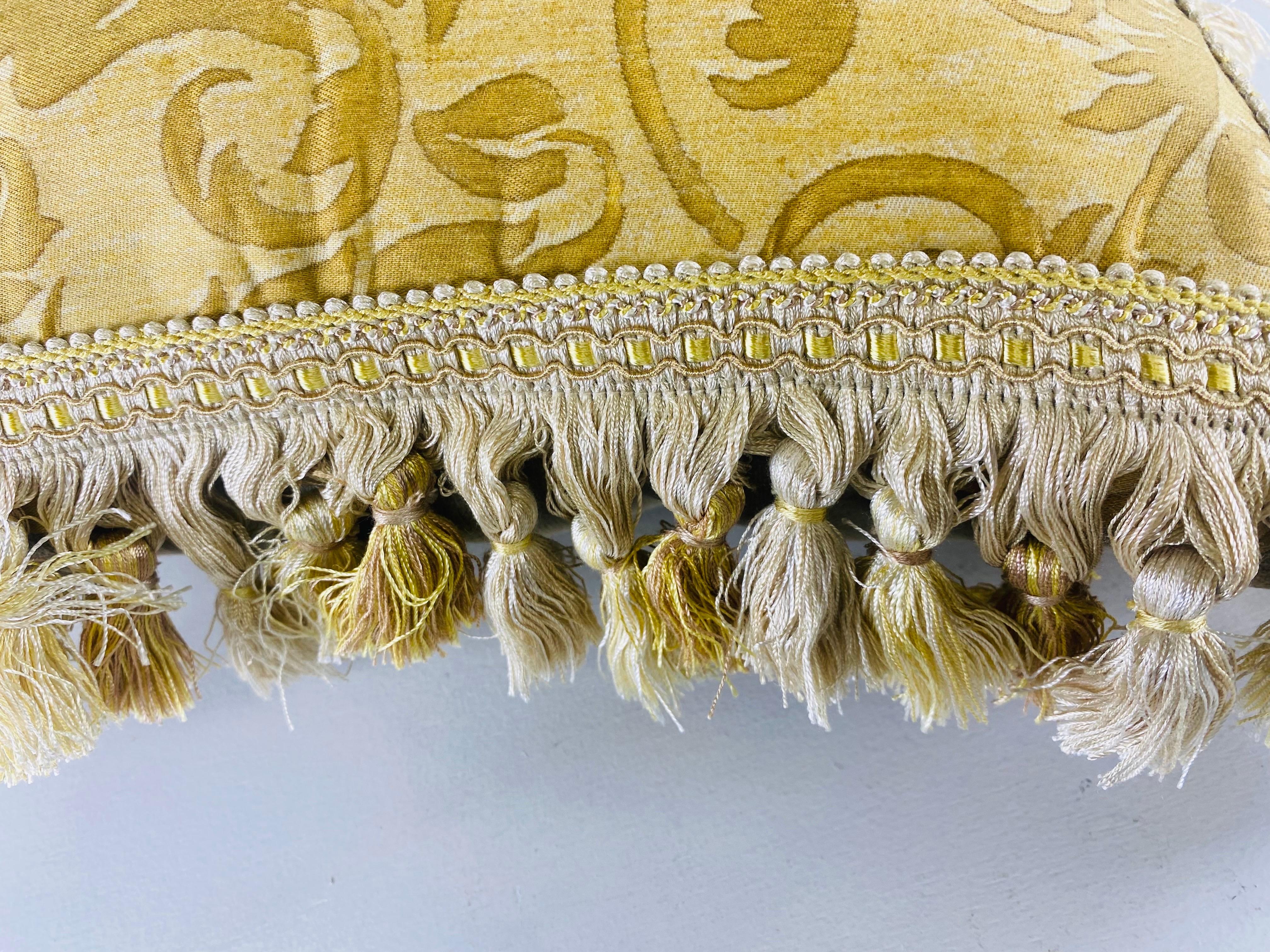 Cojines con borlas de la suerte italiana de mediados de siglo/un par en Bueno estado para la venta en Allentown, PA