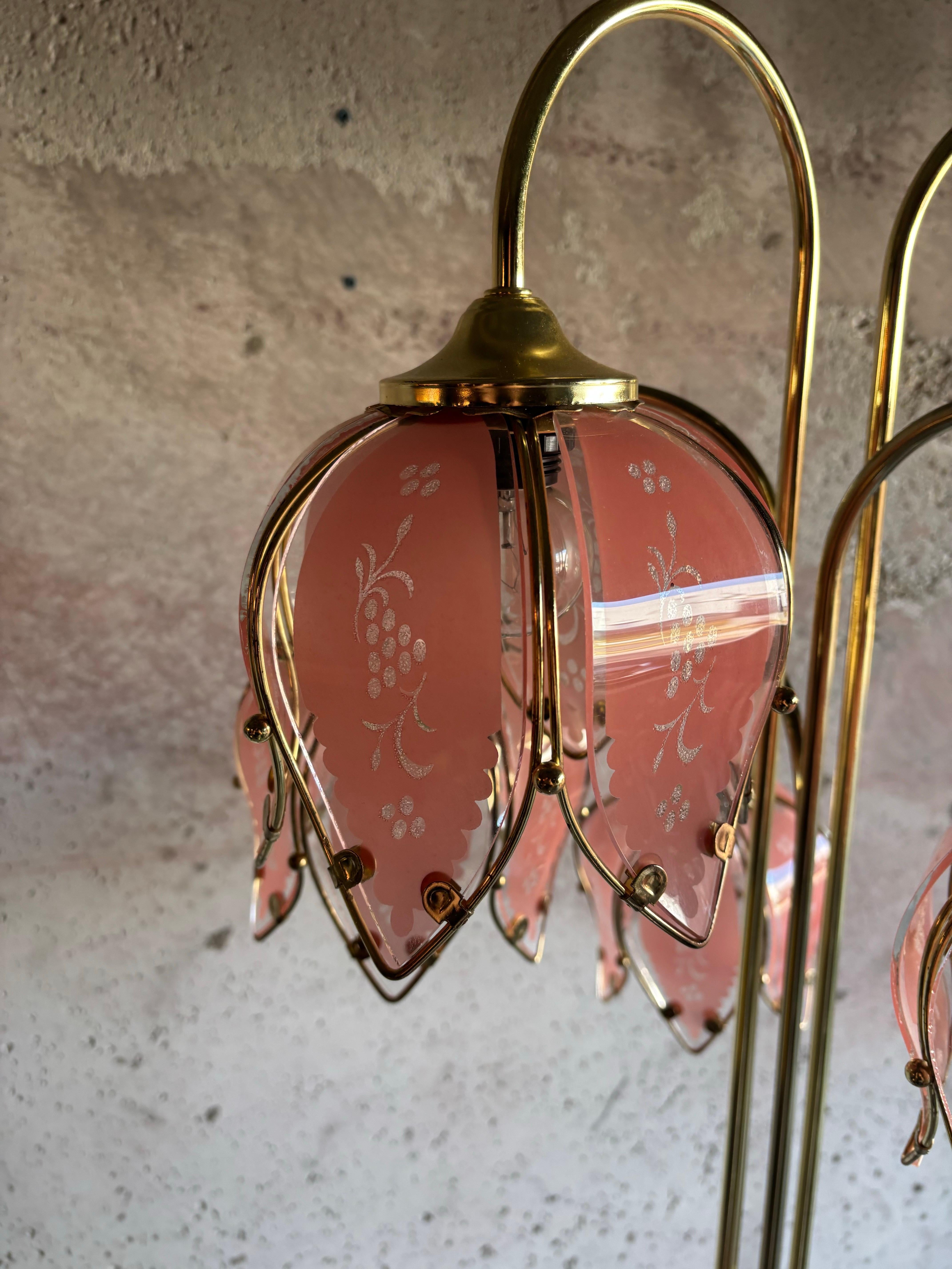 Lámpara de pie Mid Century Vintage Hollywood Regency Flor de cascada de latón Estadounidense en venta