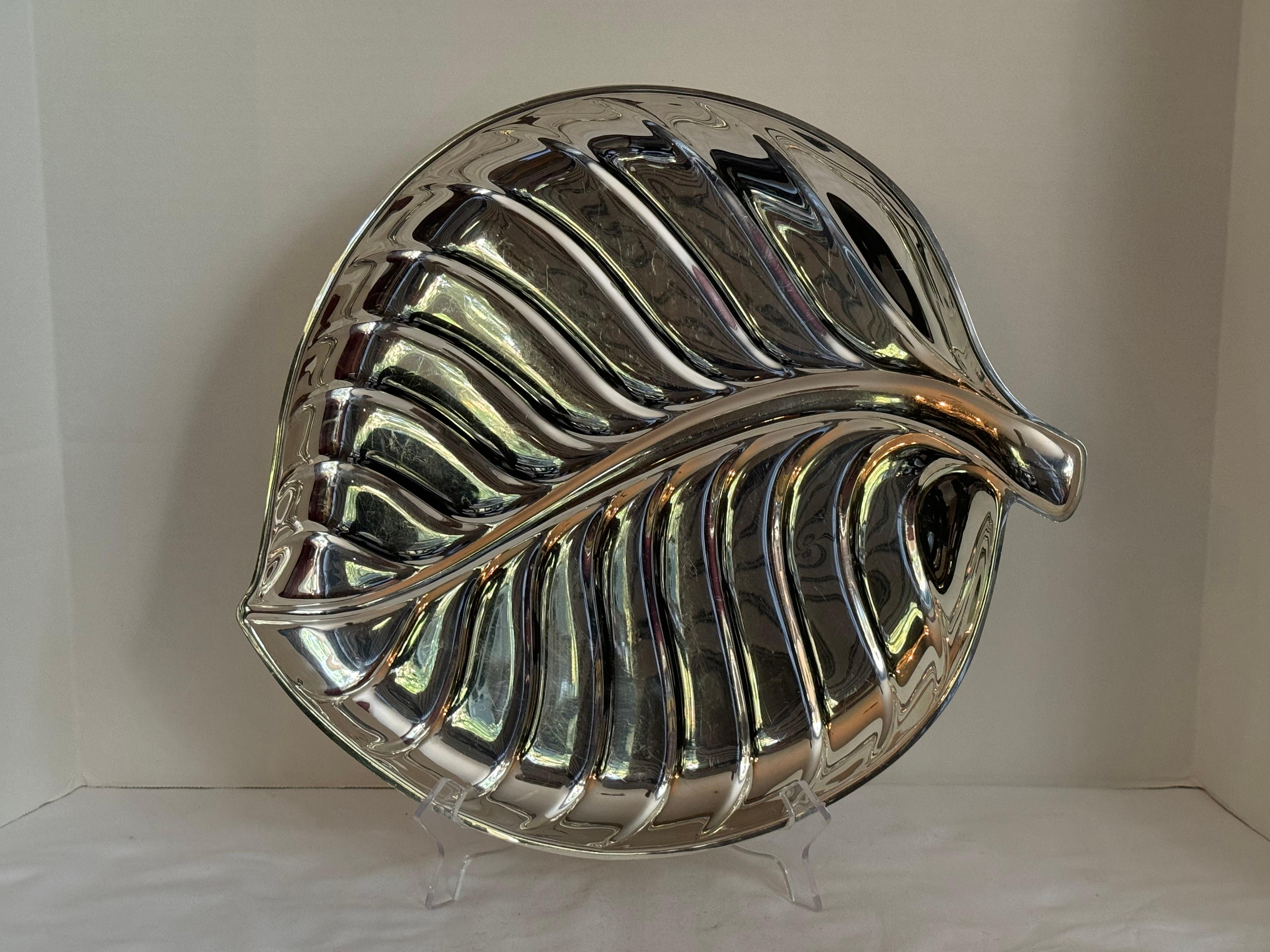 Bandeja de servir en forma de hoja de plata internacional vintage de mediados de siglo en venta 1