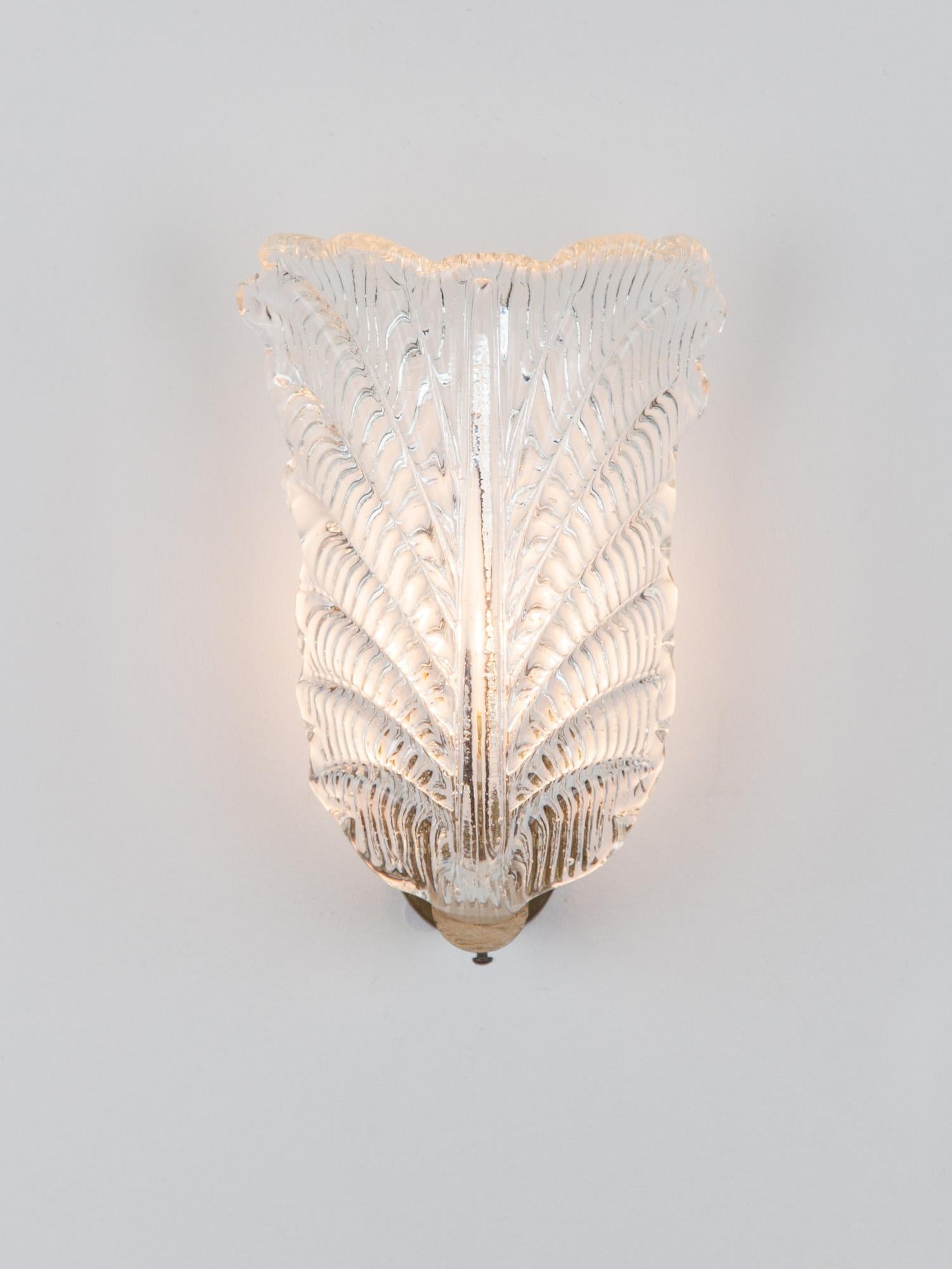 Stunning and unique Barovier Murano glass wall light with brass fixtures and mouth blown molded glass. Lovely intricate detailing in the glass with an organic sculptural shape. Impressive in both size and form this beautiful wall light celebrates