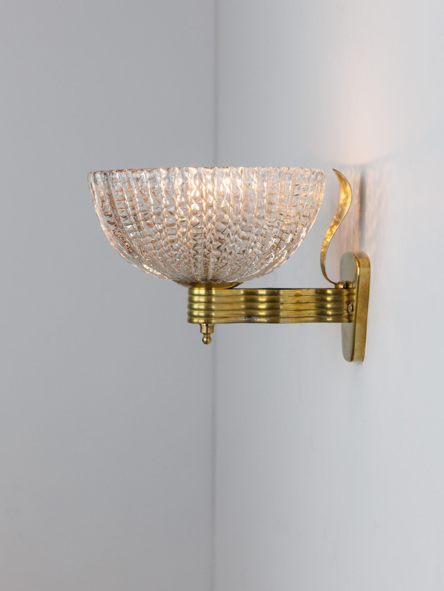 Brass Mid-Century Vintage Italian Barovier Wavy Wall Light, Murano, 1960s For Sale