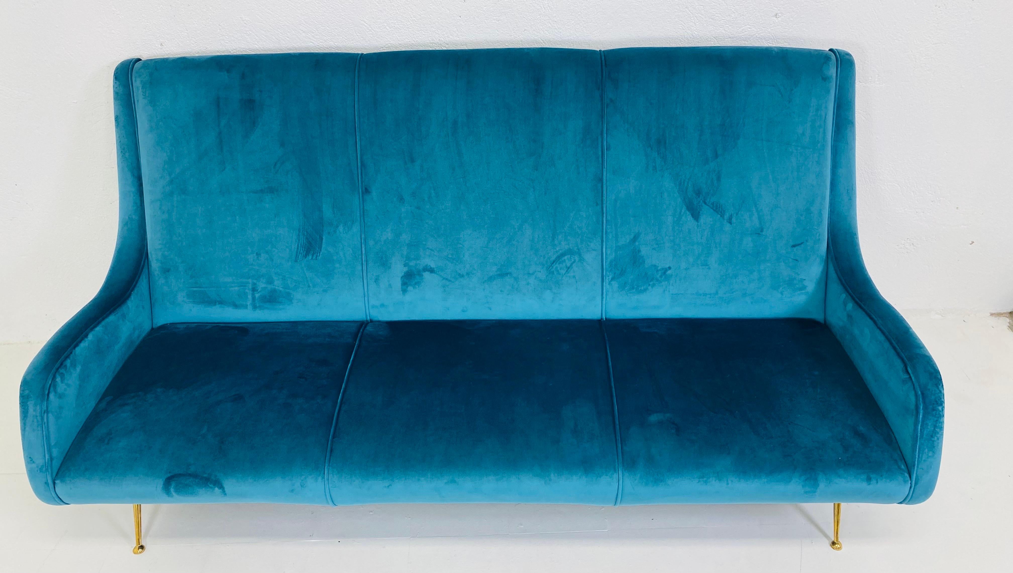 Mid-Century Modern Mid-century vintage Italian blue velvet sofa in the manner of Gio Ponti For Sale