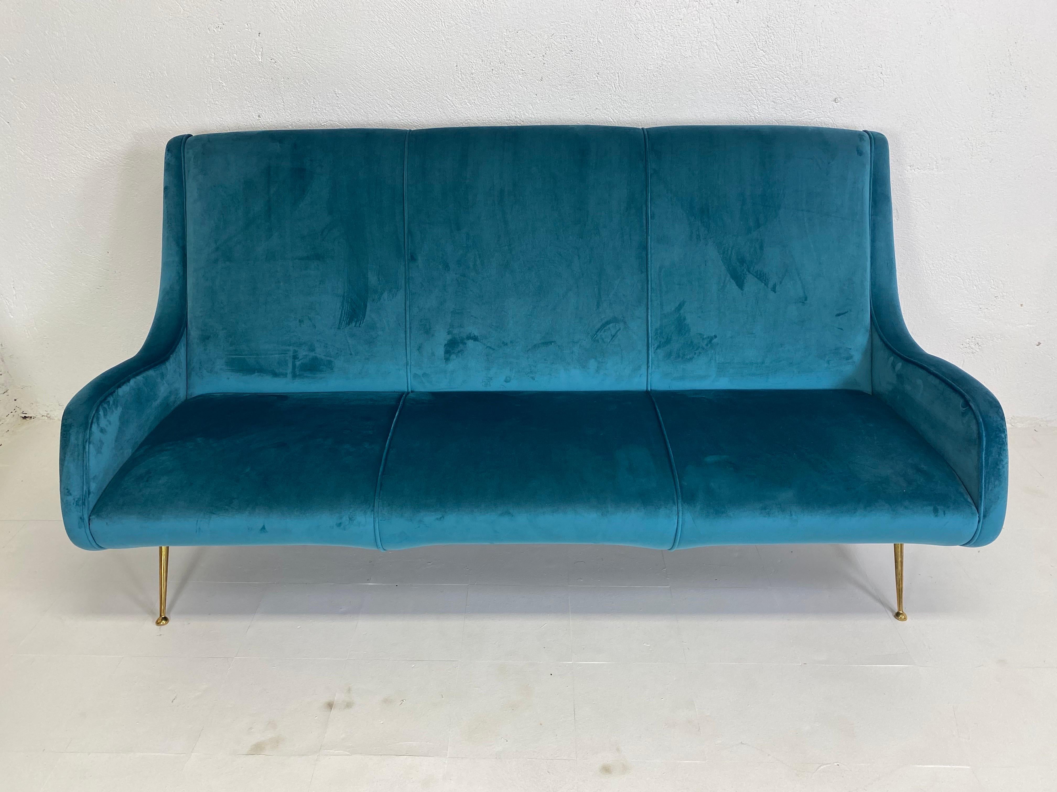 Upholstery Mid-century vintage Italian blue velvet sofa in the manner of Gio Ponti For Sale