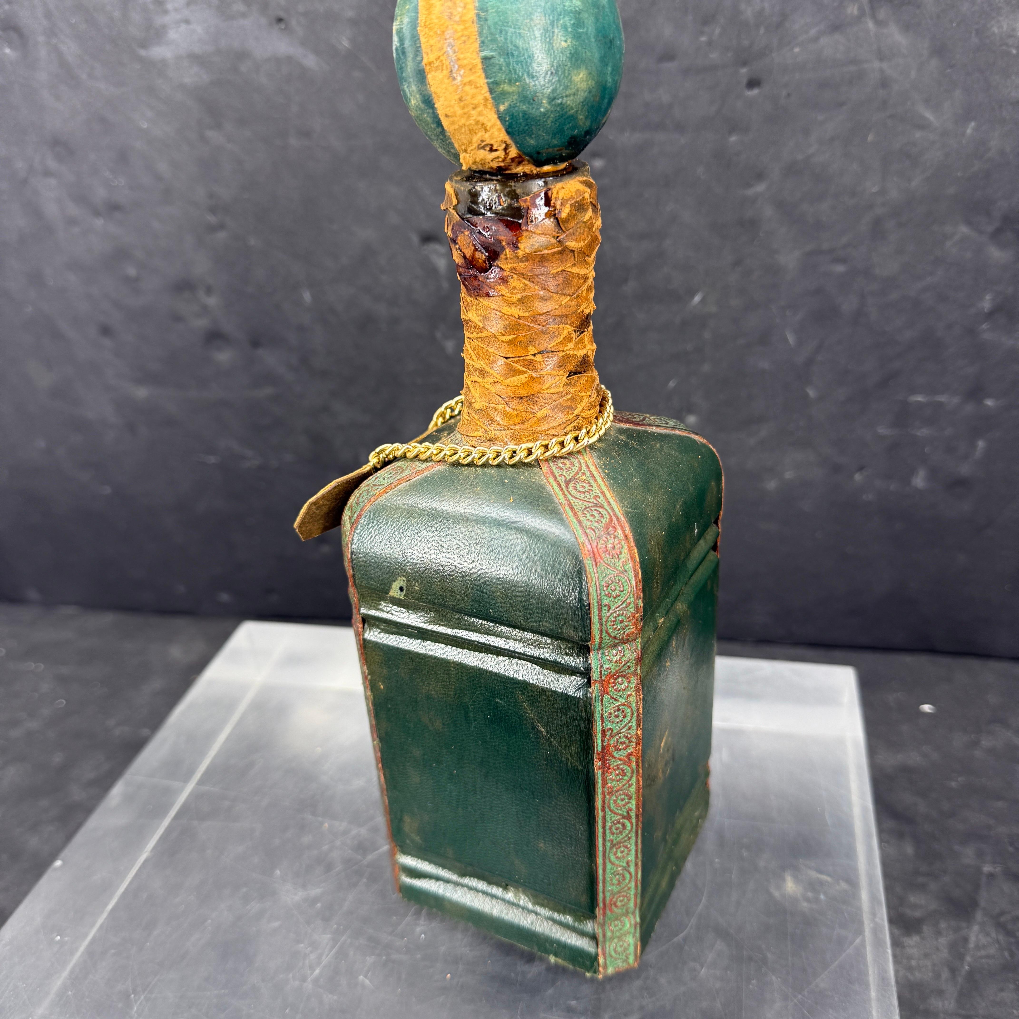 Mid-Century Vintage Italienisch Leder verziert Whisky-Flasche im Angebot 5