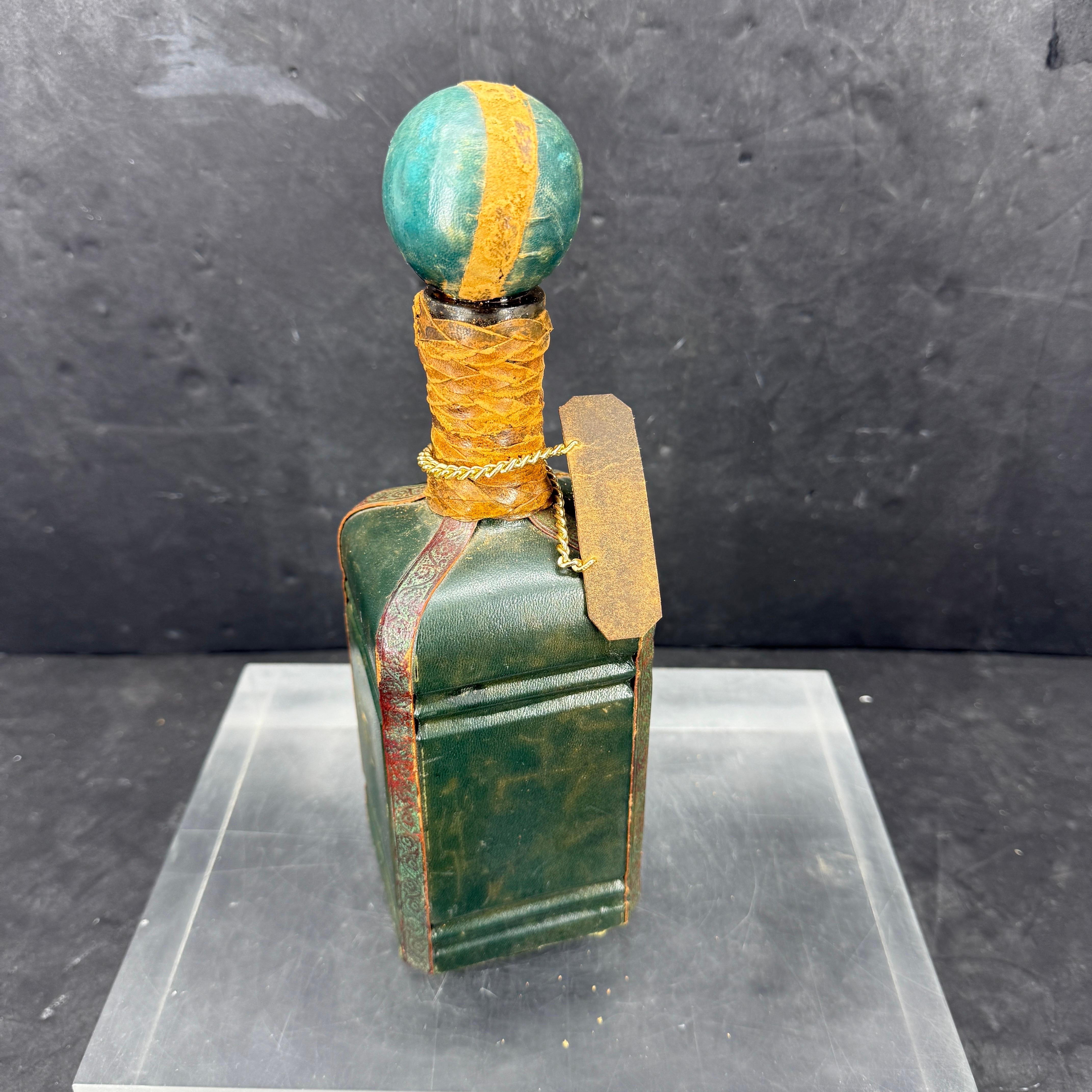 Mid-Century Vintage Italienisch Leder verziert Whisky-Flasche im Angebot 6