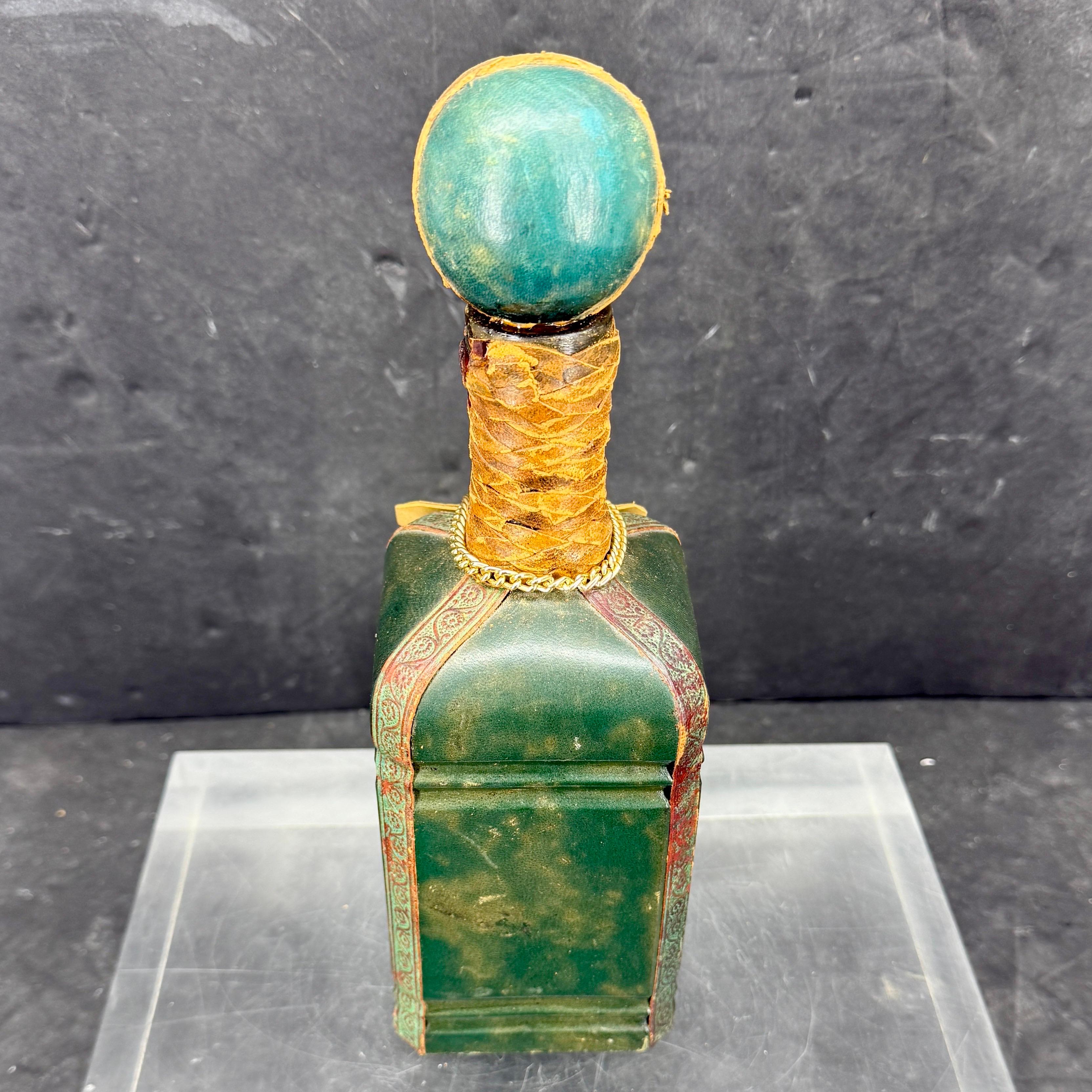 Mid-Century Vintage Italienisch Leder verziert Whisky-Flasche im Angebot 19